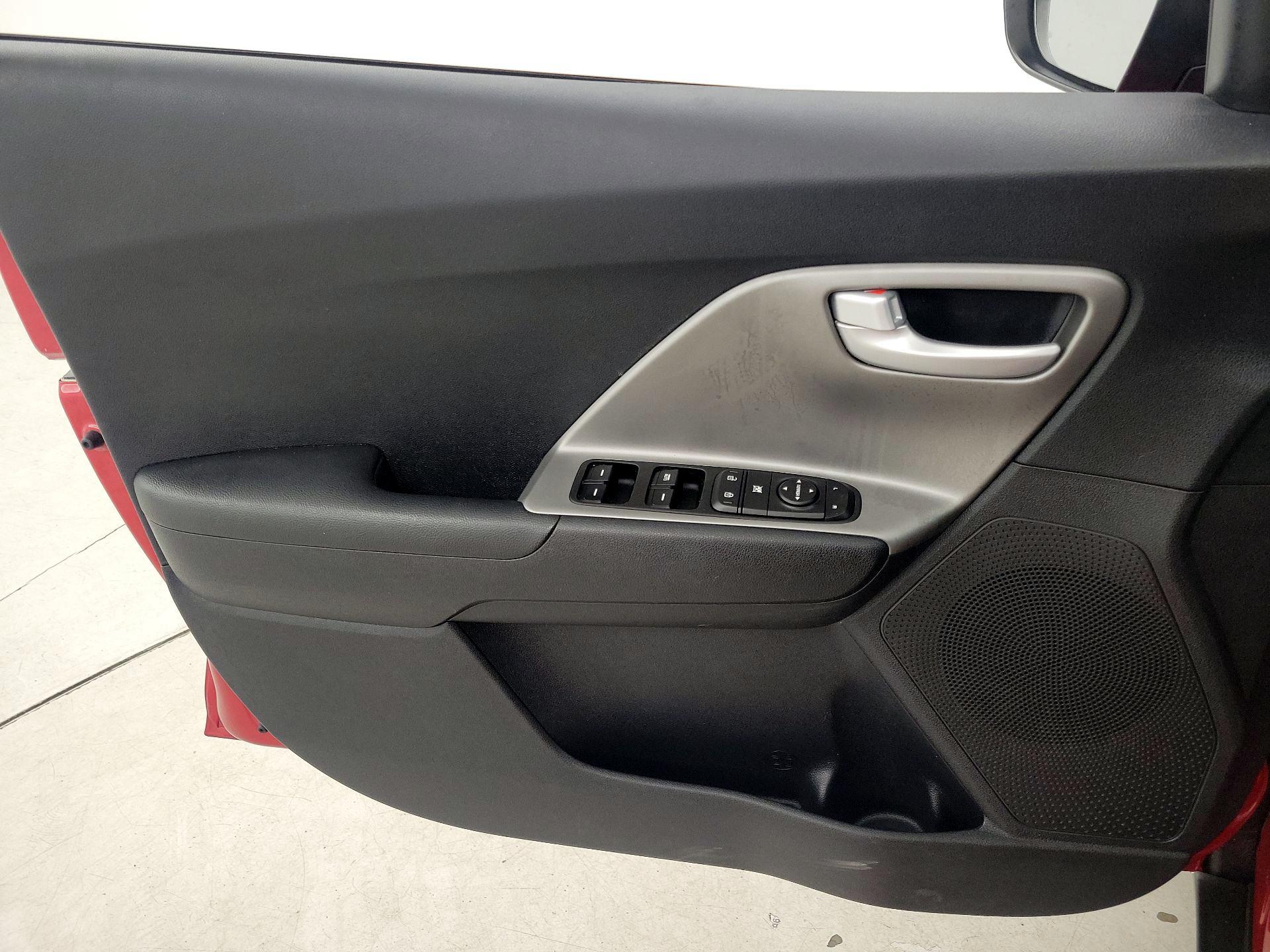 Thumbnail: 2019 Kia Niro - 12