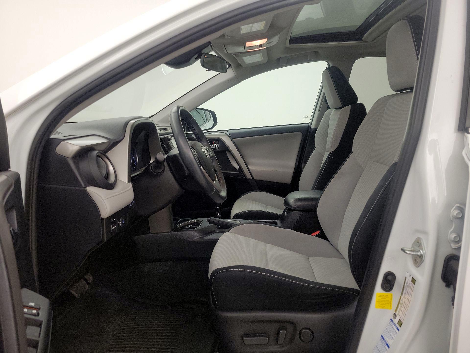 Thumbnail: 2018 Toyota RAV4 - 11