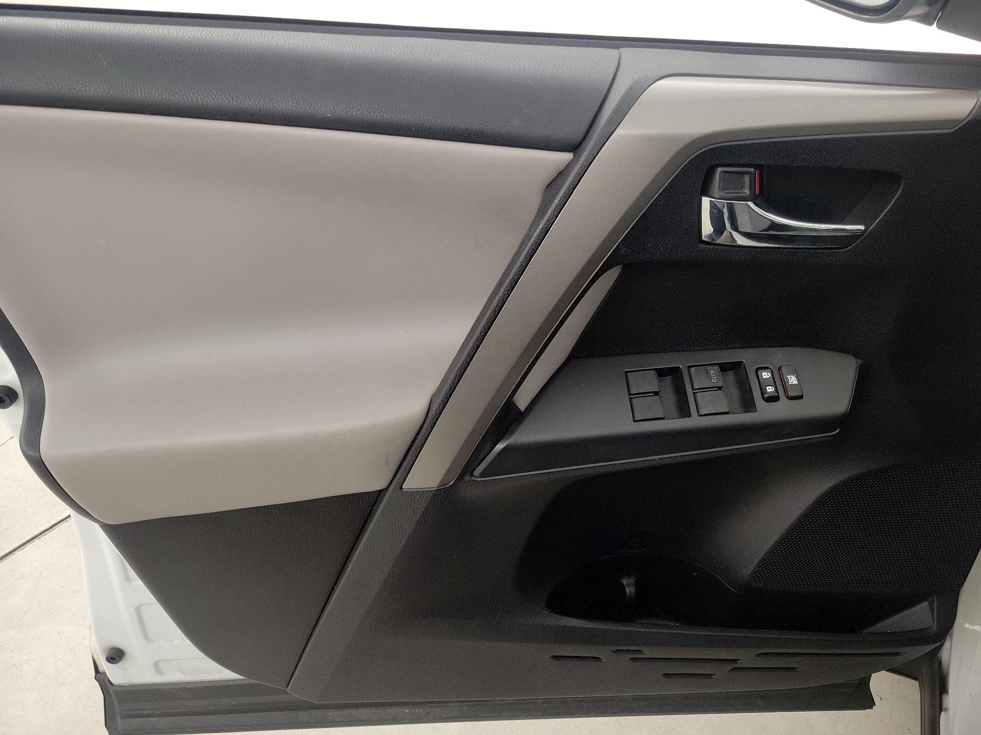 Thumbnail: 2018 Toyota RAV4 - 12