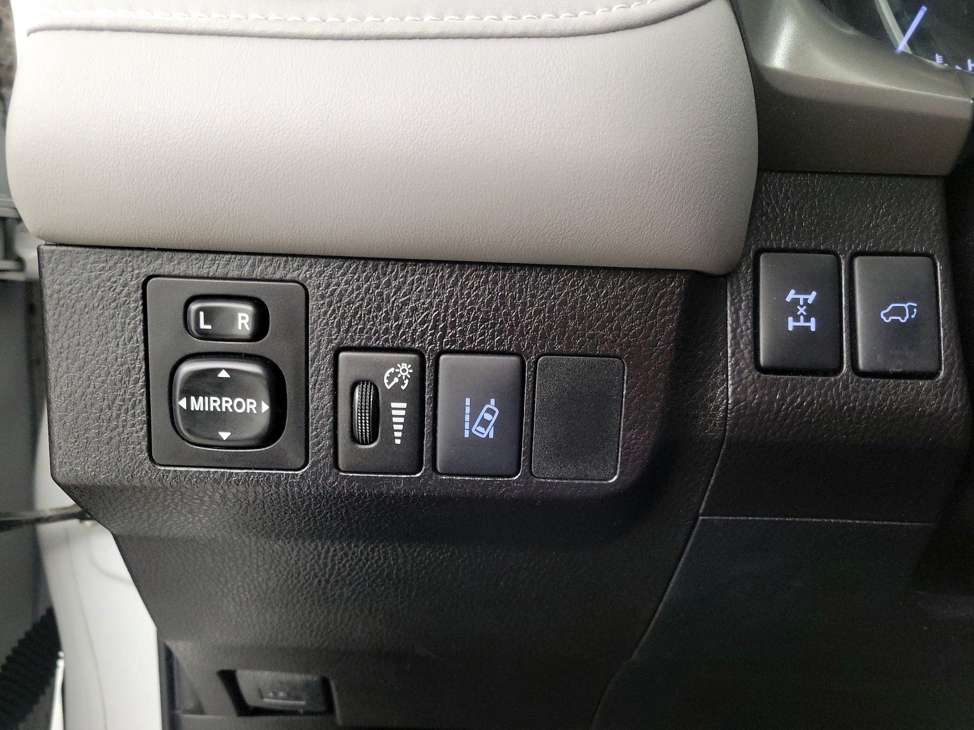 Thumbnail: 2018 Toyota RAV4 - 13