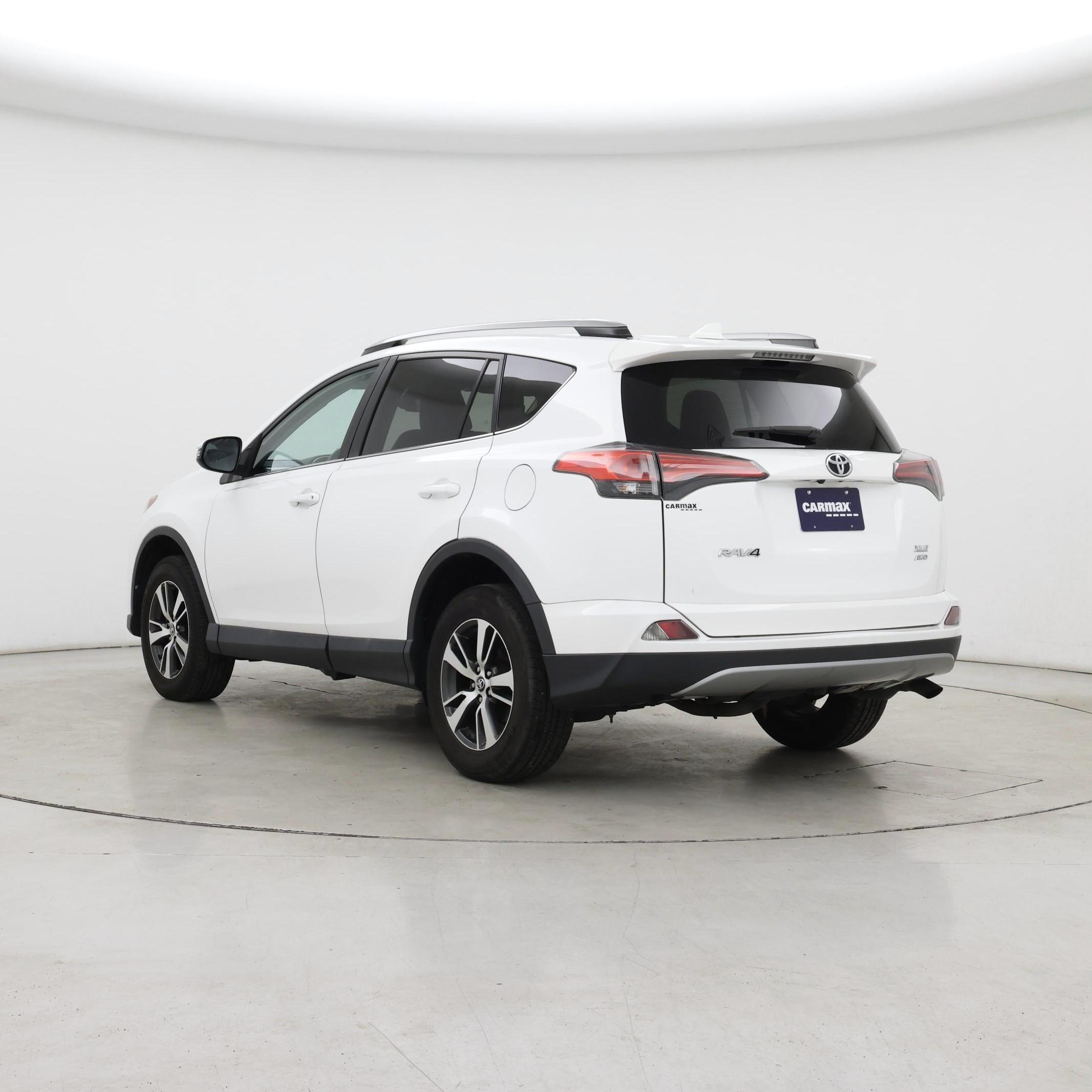 Thumbnail: 2018 Toyota RAV4 - 2