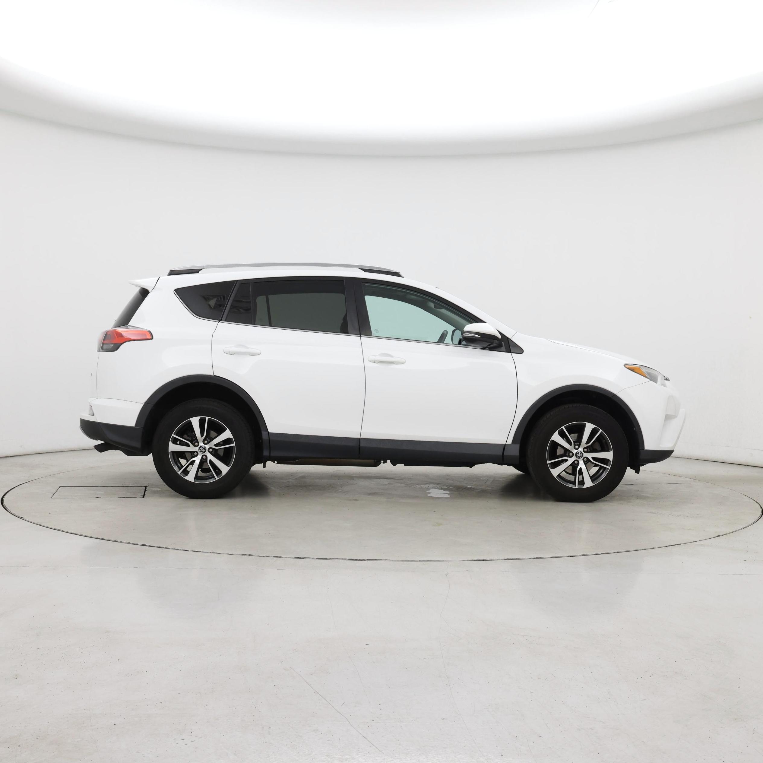 Thumbnail: 2018 Toyota RAV4 - 7