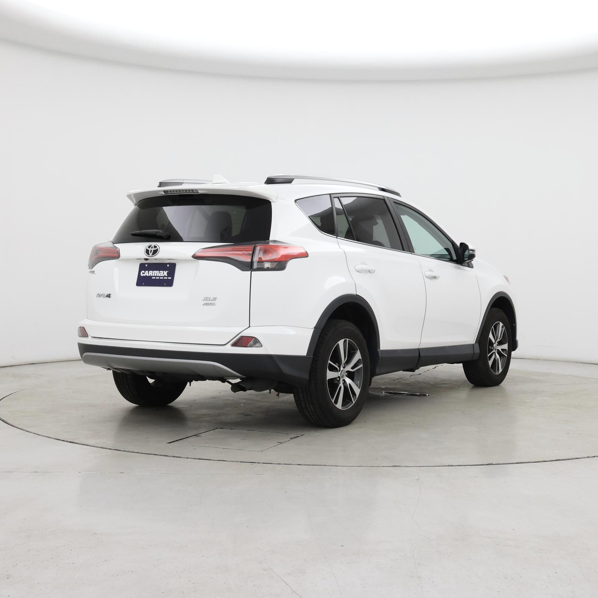 Thumbnail: 2018 Toyota RAV4 - 8