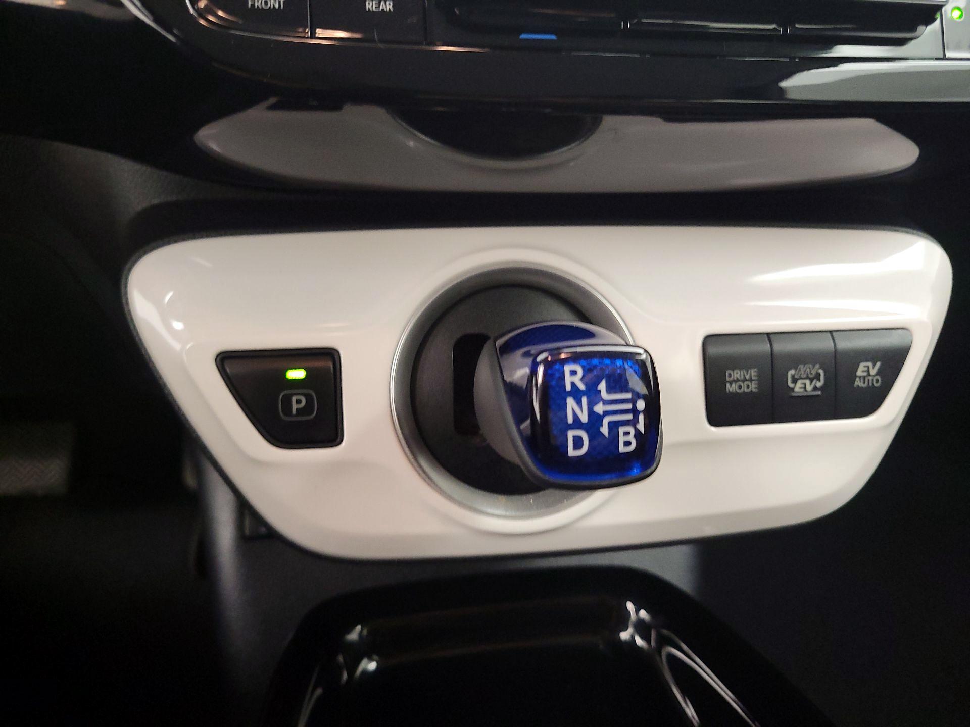 Thumbnail: 2018 Toyota Prius Prime - 17