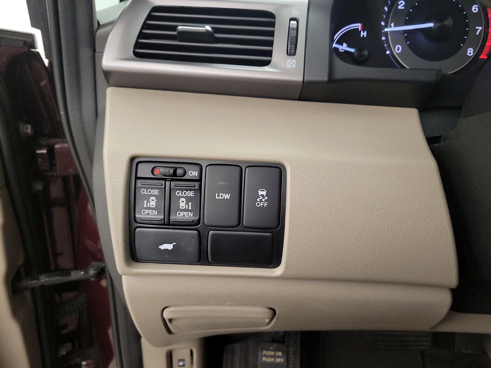 Thumbnail: 2015 Honda Odyssey - 13