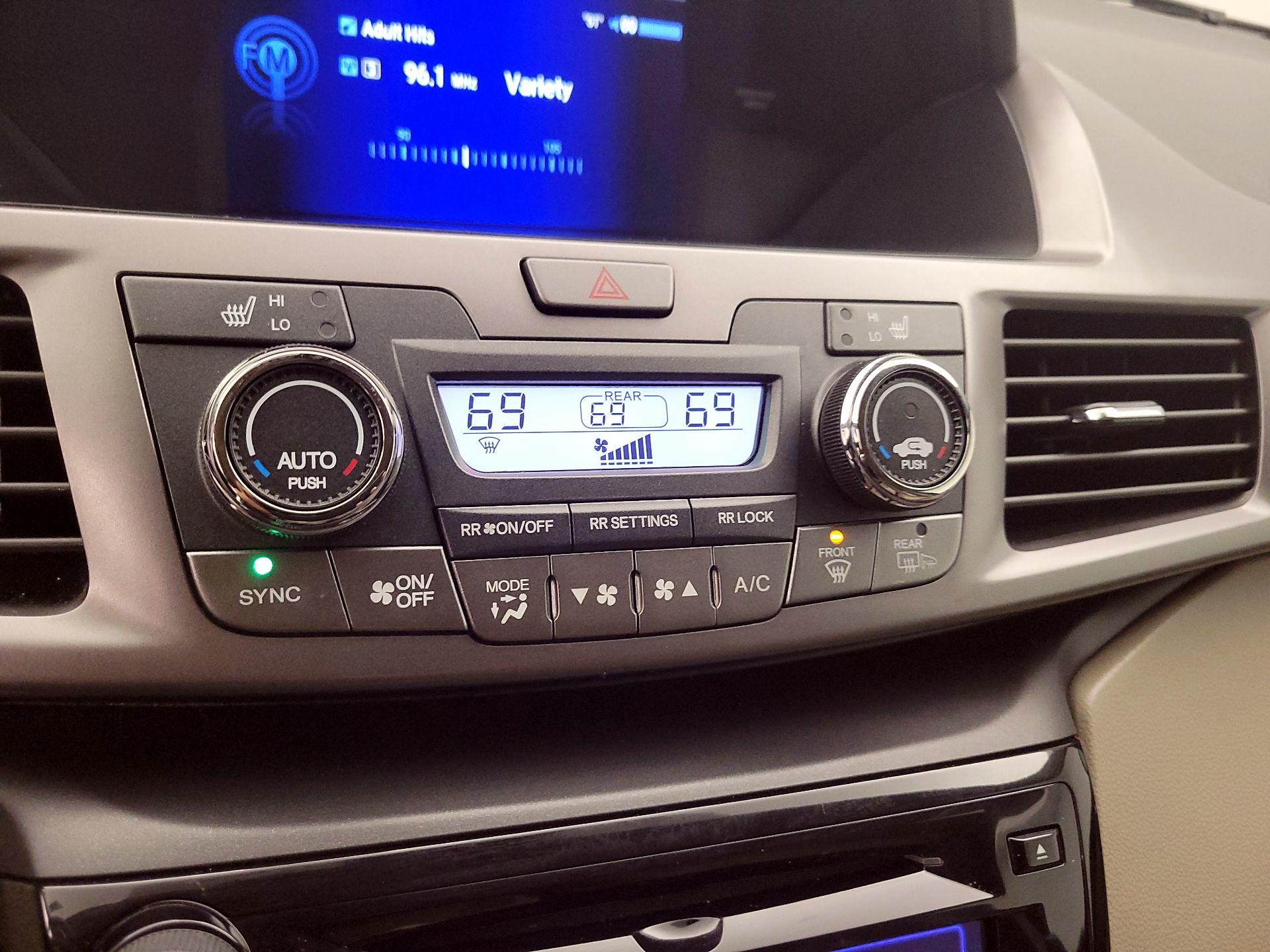 Thumbnail: 2015 Honda Odyssey - 16