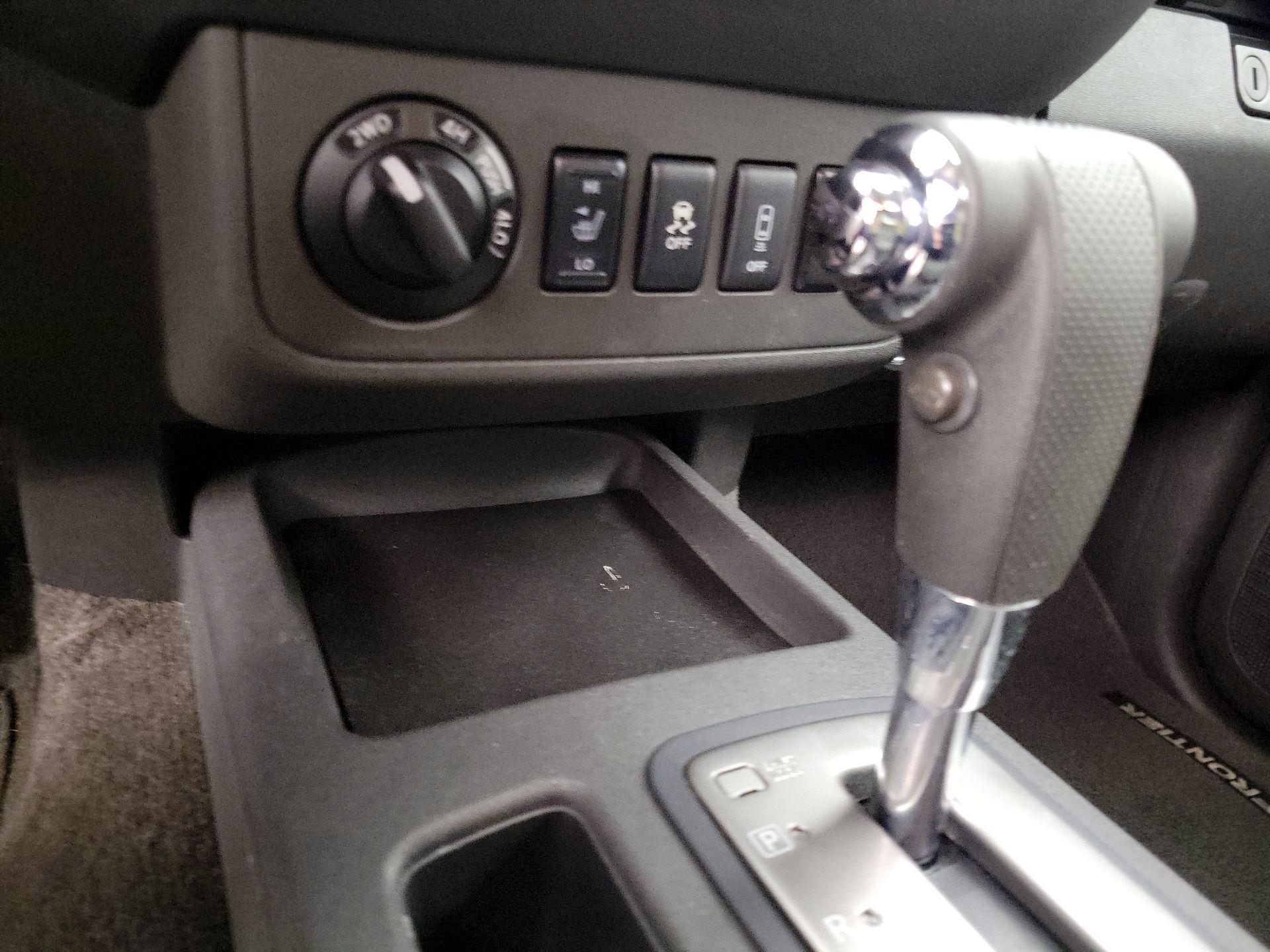 Thumbnail: 2015 Nissan Frontier - 18