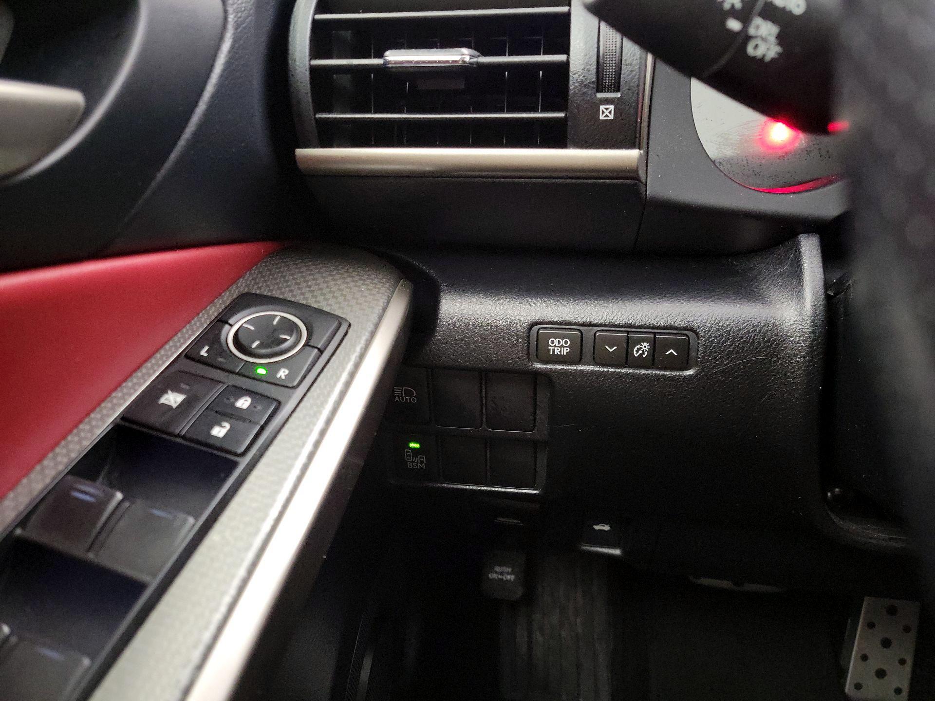 Thumbnail: 2017 Lexus IS - 13