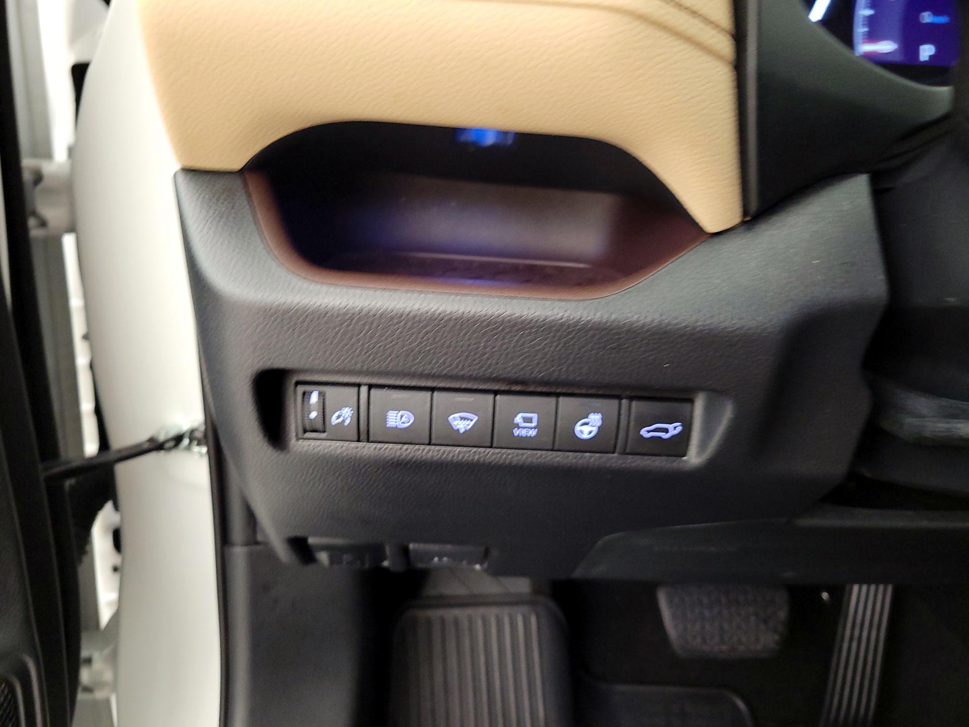 Thumbnail: 2020 Toyota RAV4 - 13