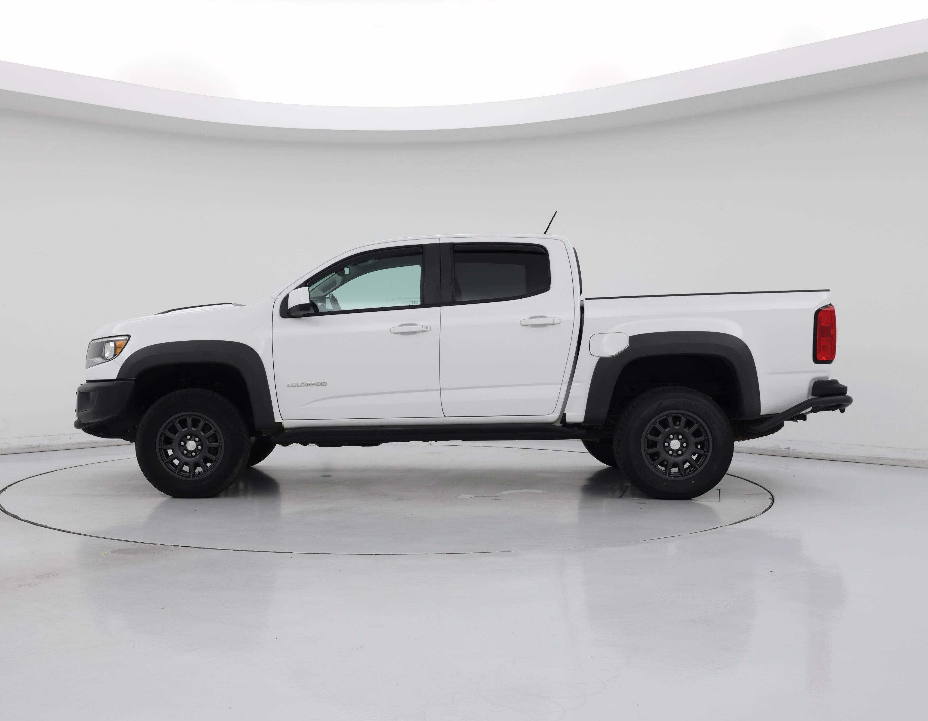 Thumbnail: 2019 Chevrolet Colorado - 3