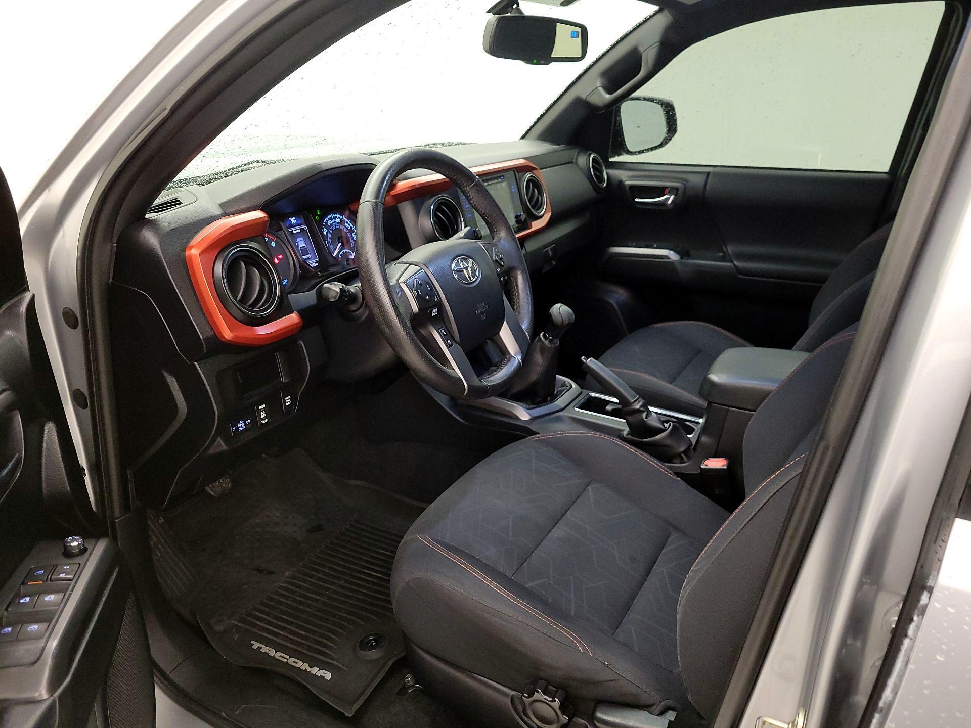 Thumbnail: 2016 Toyota Tacoma - 11