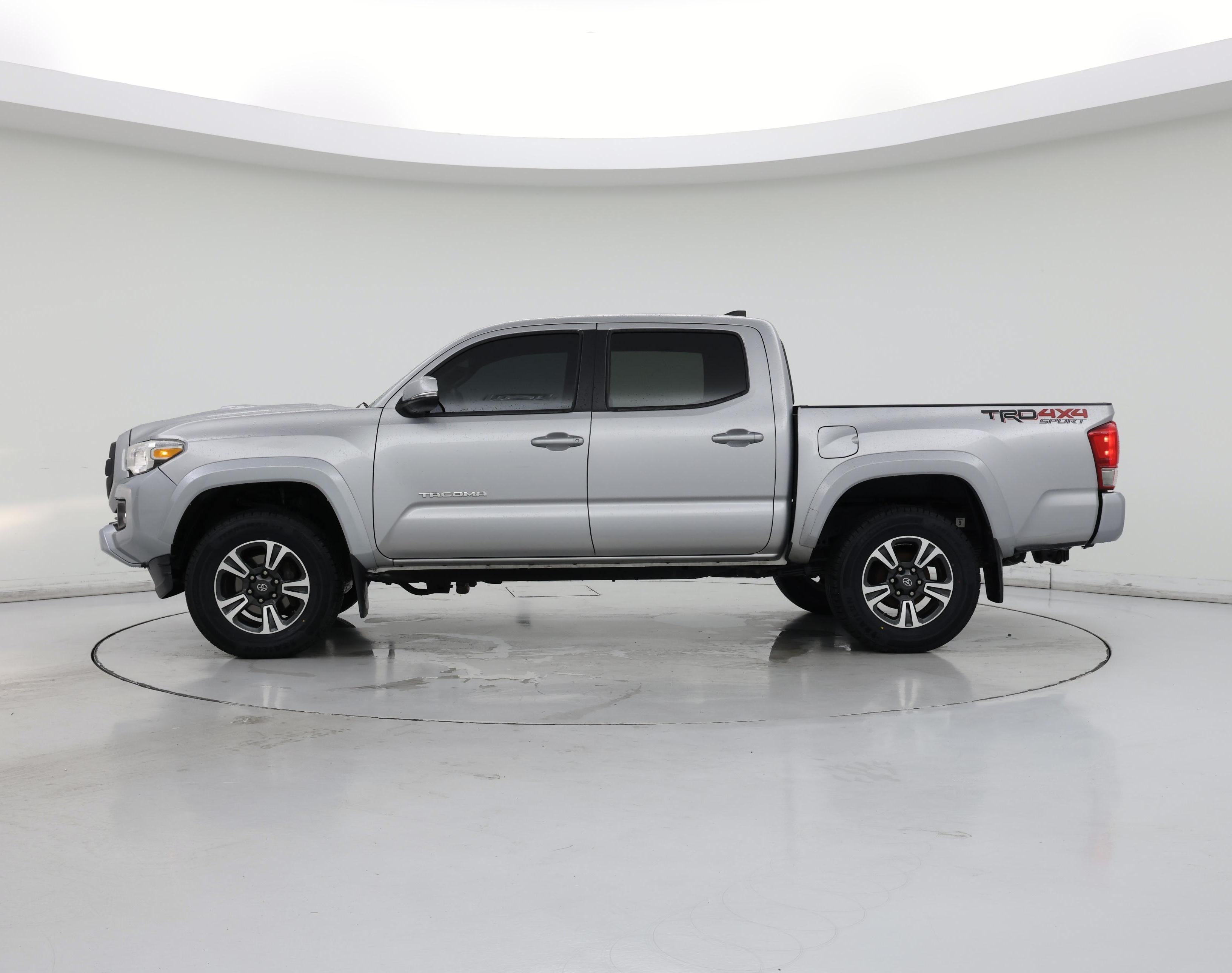 Thumbnail: 2016 Toyota Tacoma - 3