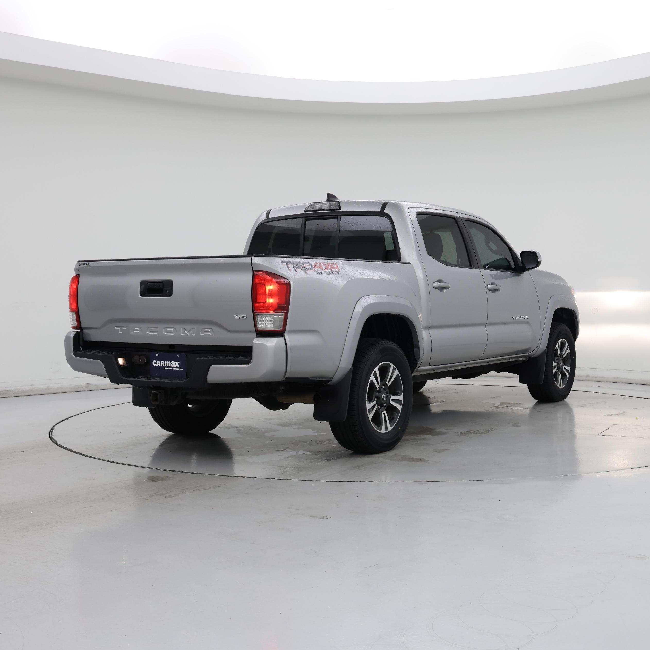 Thumbnail: 2016 Toyota Tacoma - 8