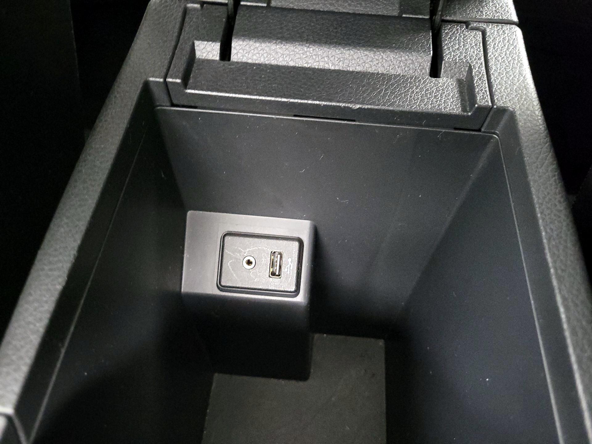 Thumbnail: 2017 Nissan Sentra - 18