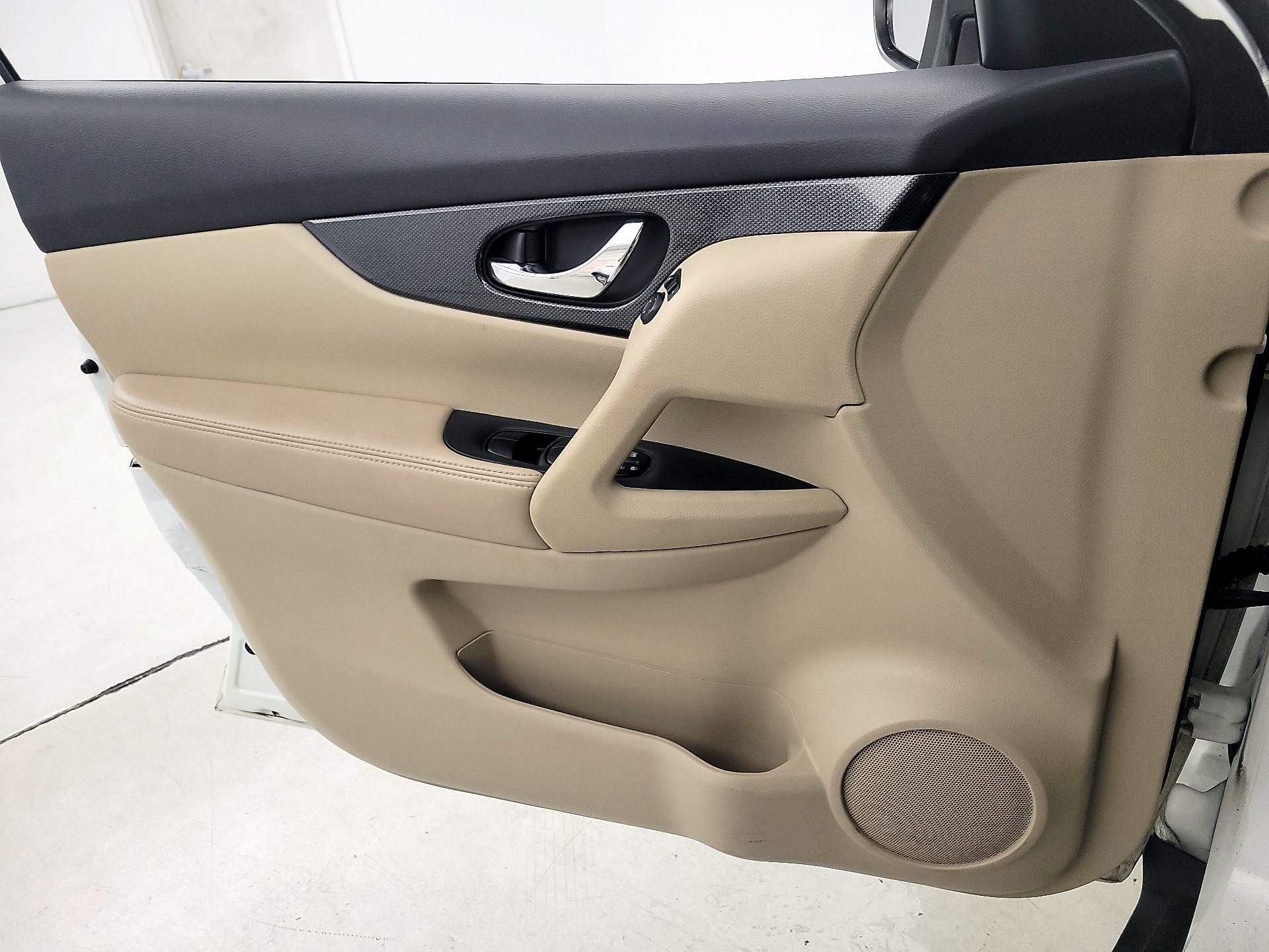 Thumbnail: 2015 Nissan Rogue - 12