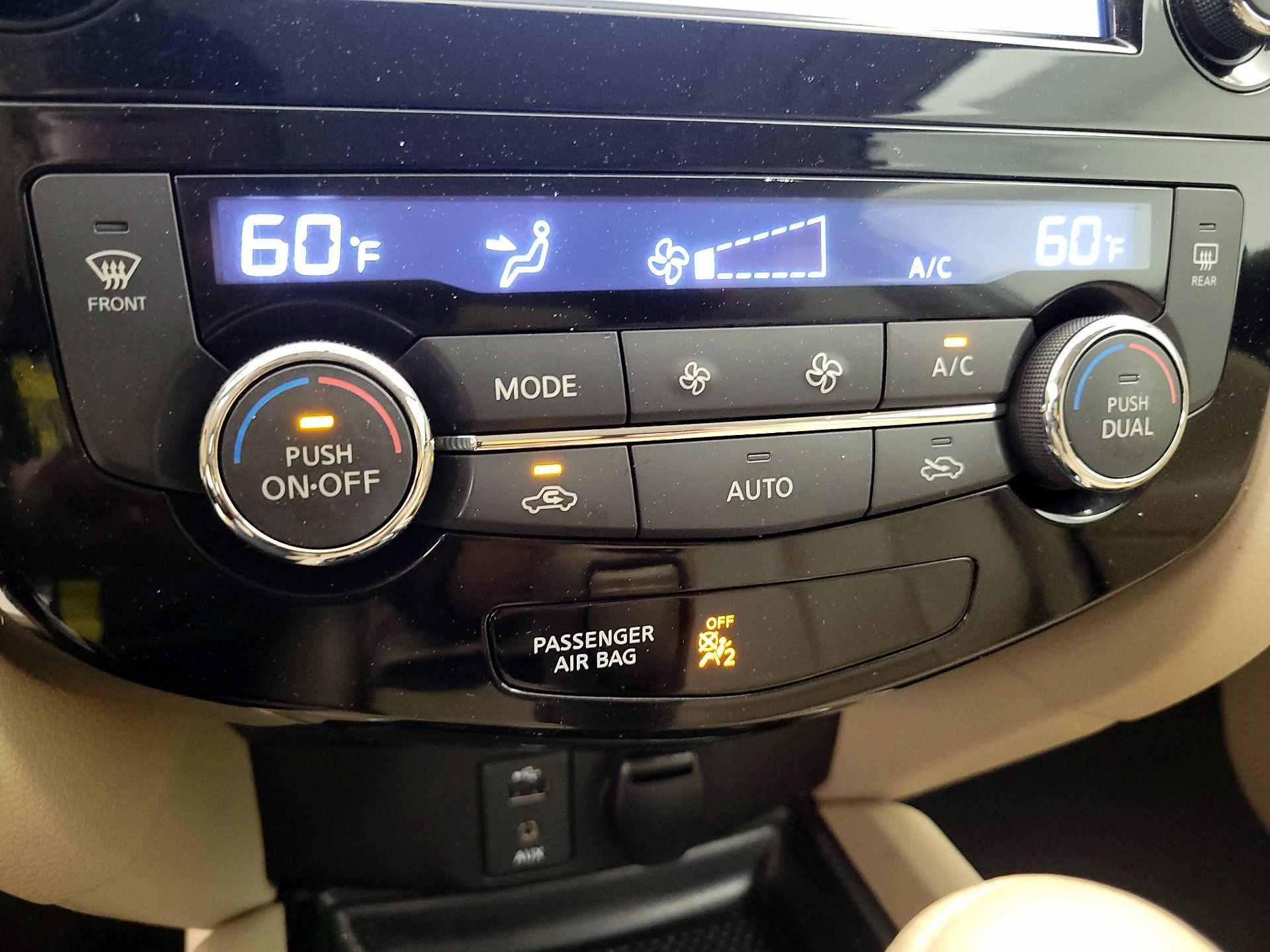 Thumbnail: 2015 Nissan Rogue - 17