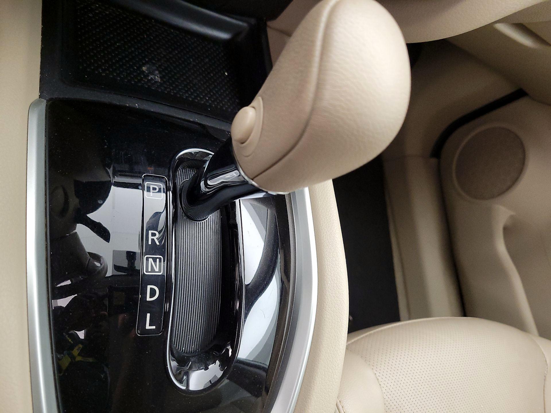 Thumbnail: 2015 Nissan Rogue - 18