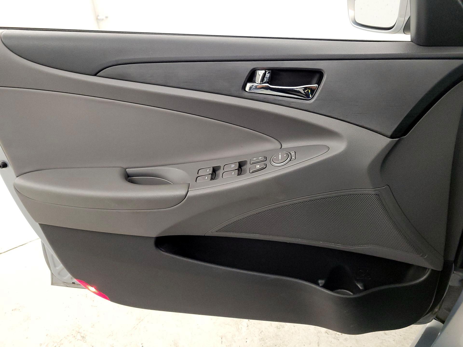 Thumbnail: 2014 Hyundai Sonata - 12