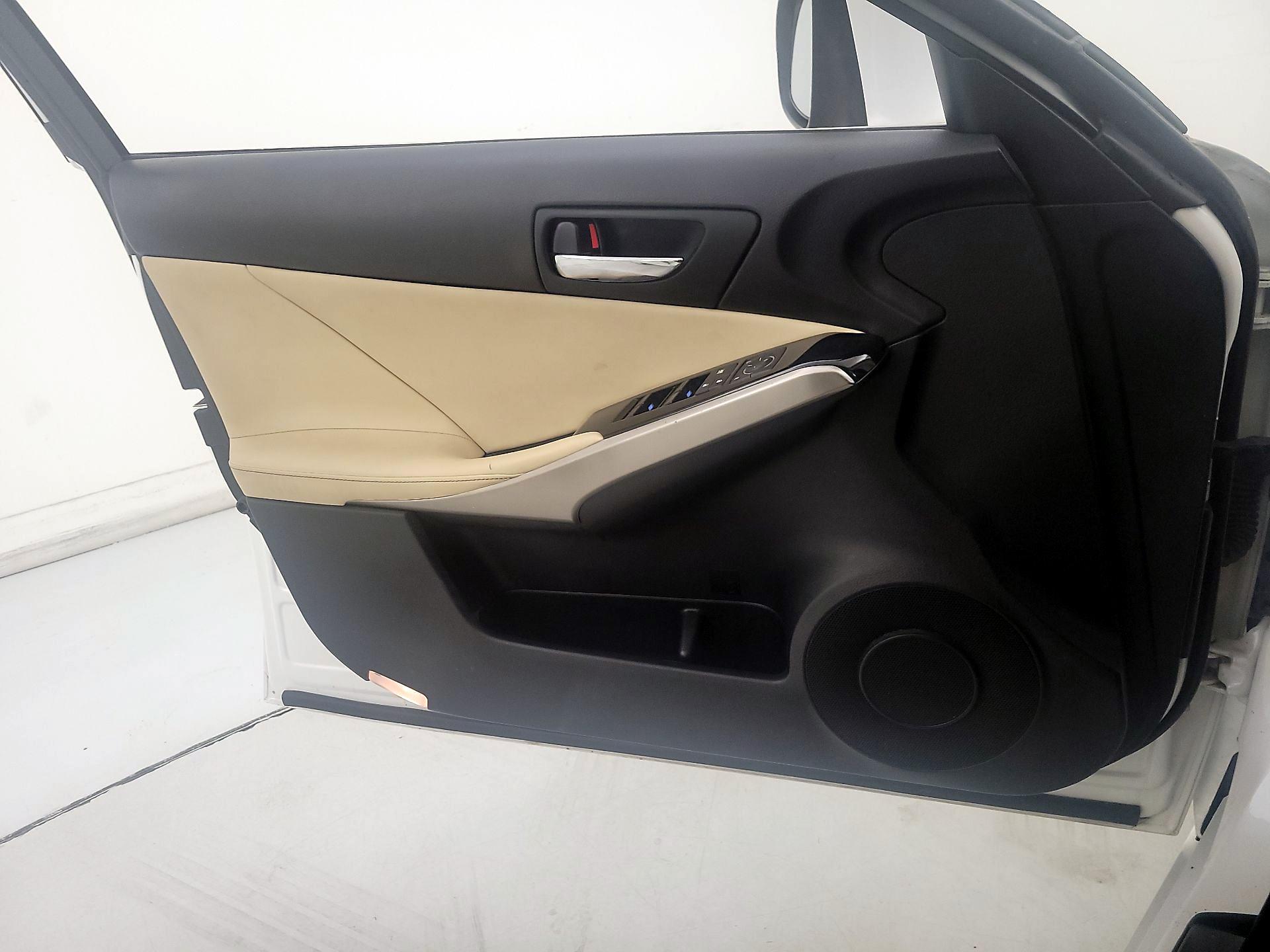 Thumbnail: 2015 Lexus IS - 12