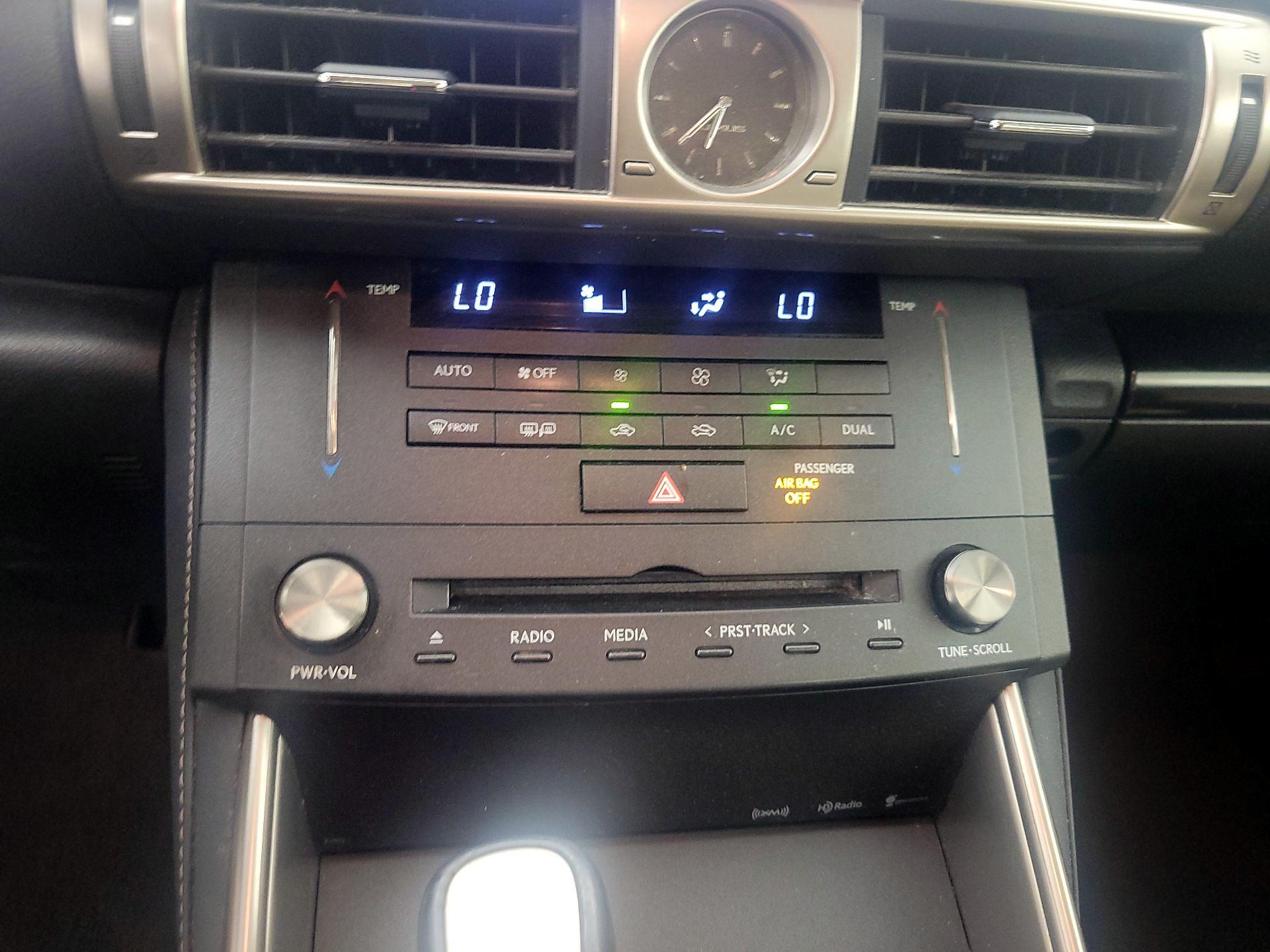 Thumbnail: 2015 Lexus IS - 16