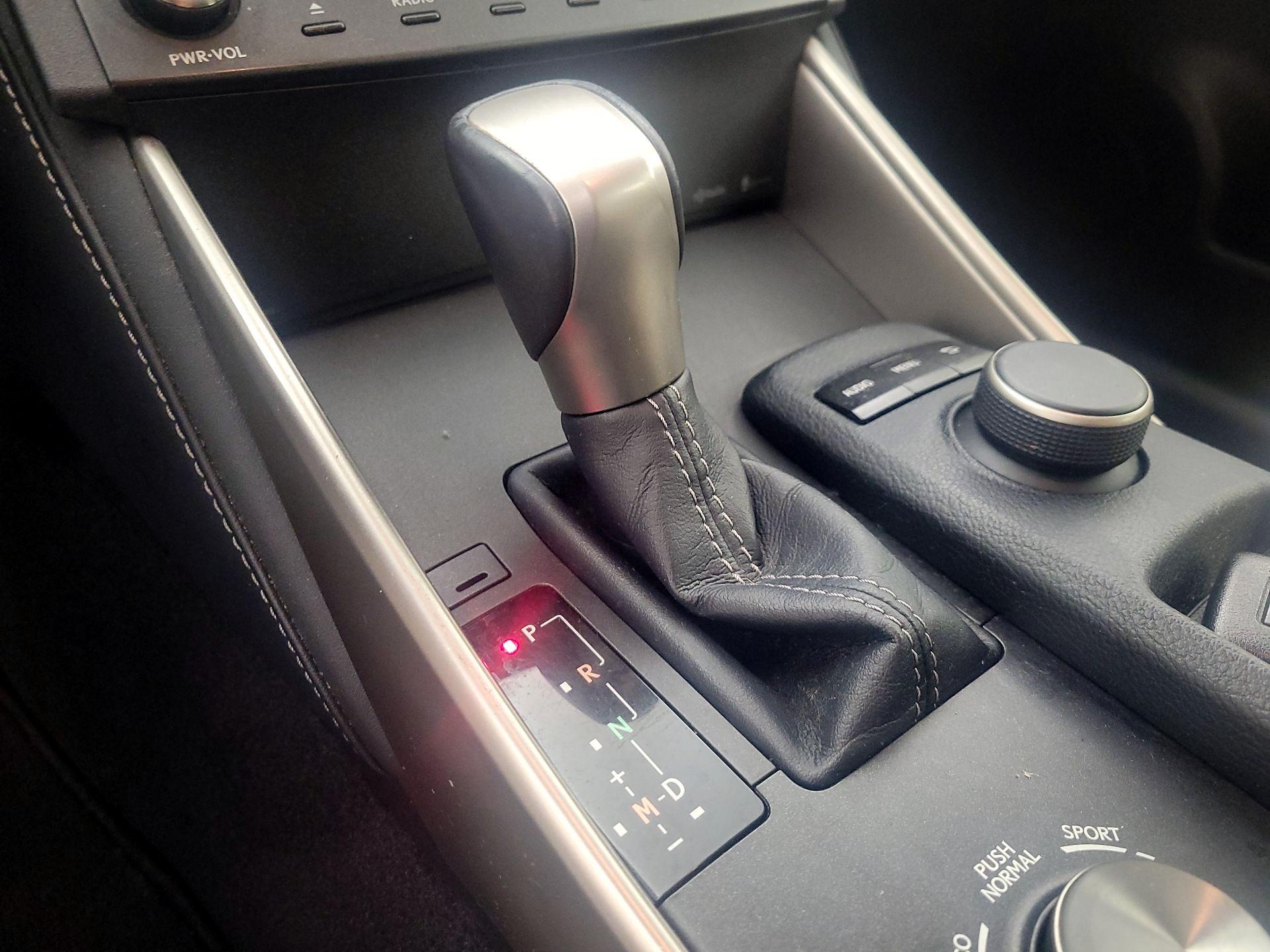 Thumbnail: 2015 Lexus IS - 17