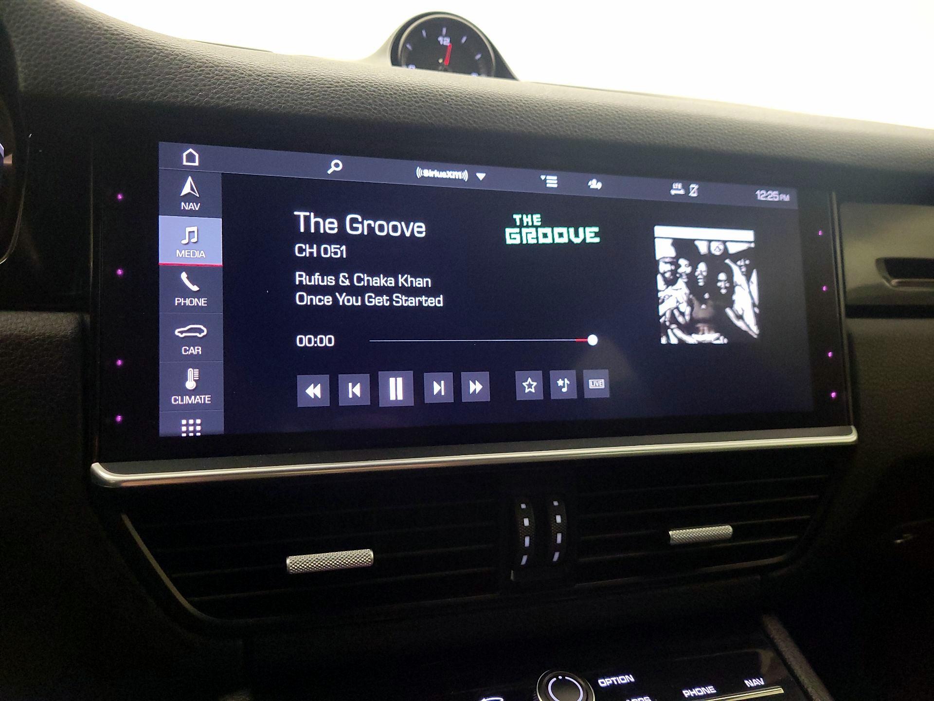 Thumbnail: 2020 Porsche Cayenne - 16