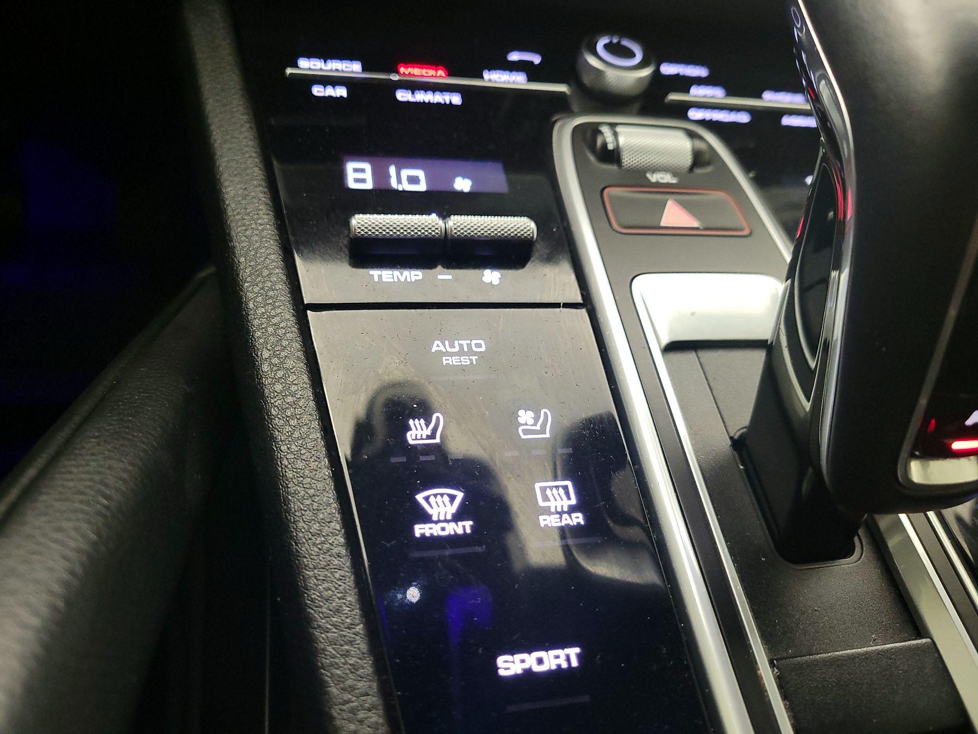 Thumbnail: 2020 Porsche Cayenne - 17