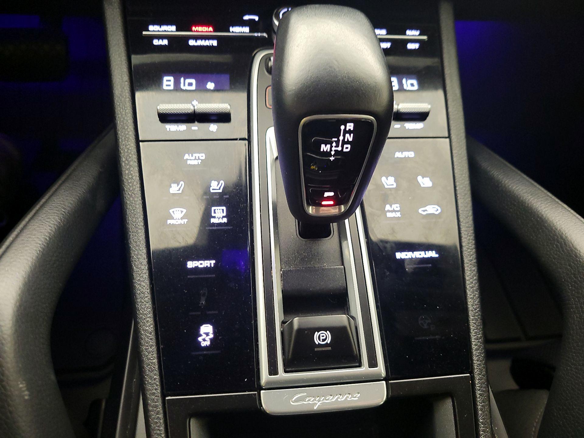 Thumbnail: 2020 Porsche Cayenne - 18