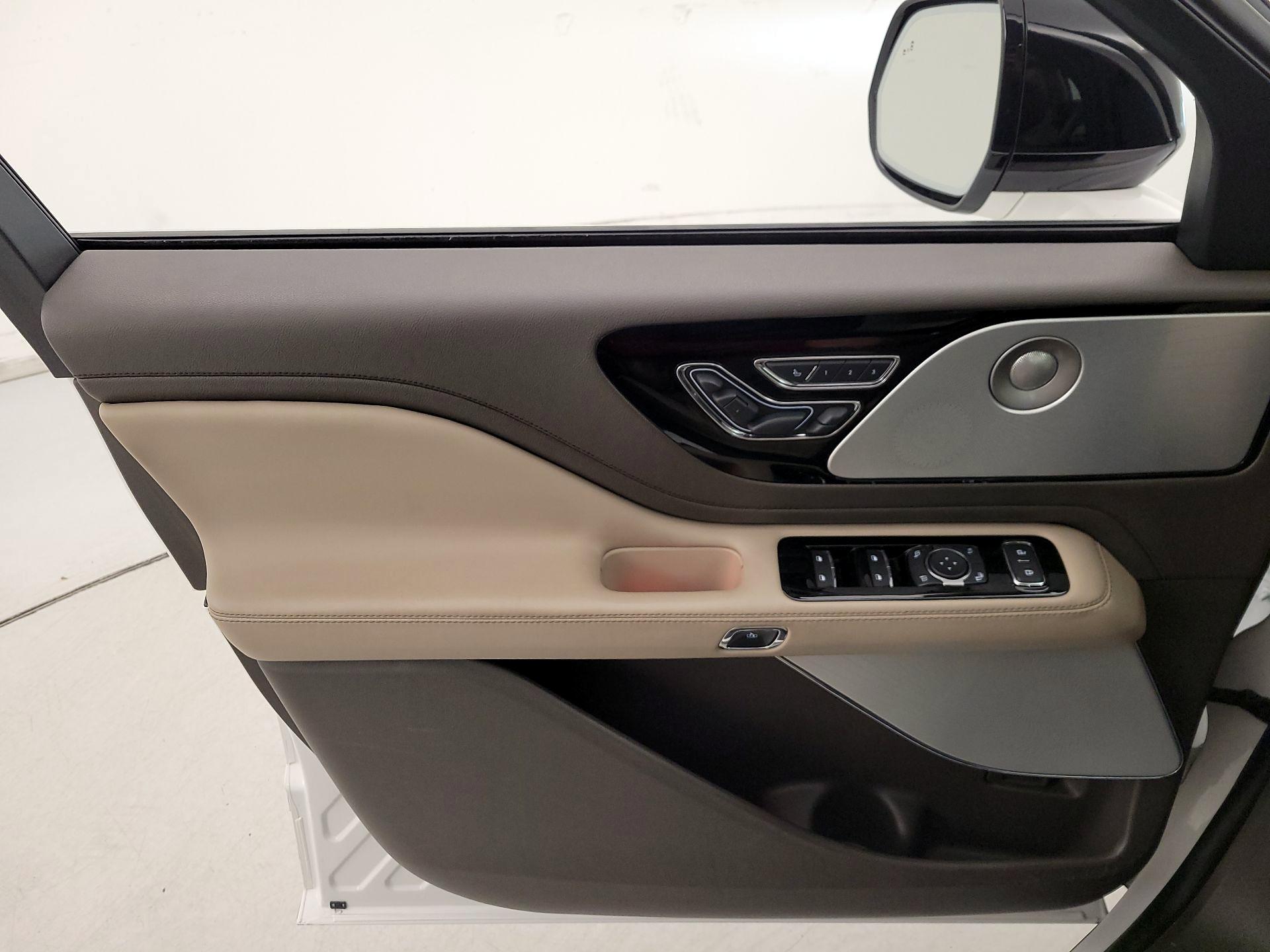 Thumbnail: 2021 Lincoln Aviator - 12