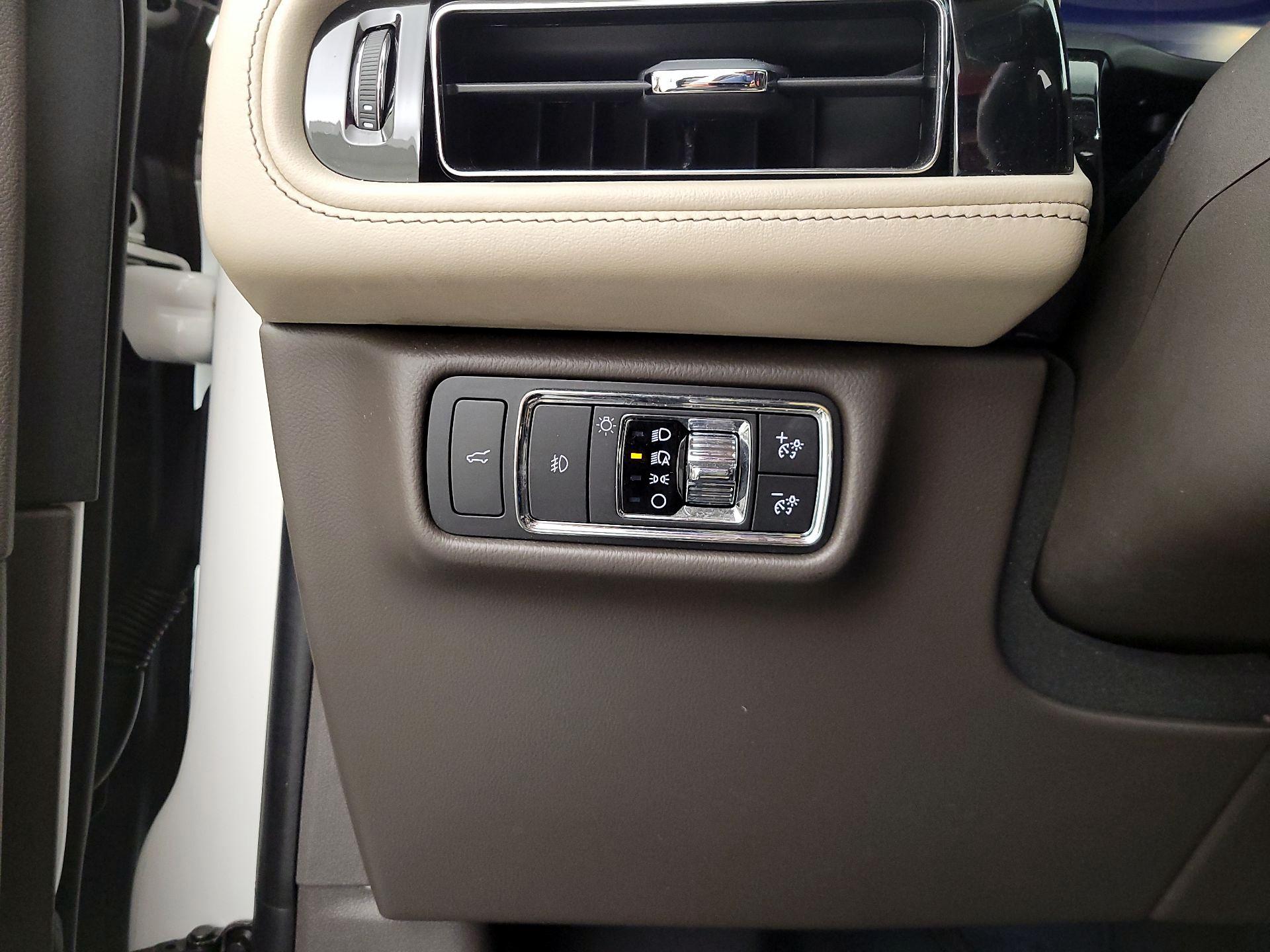 Thumbnail: 2021 Lincoln Aviator - 13