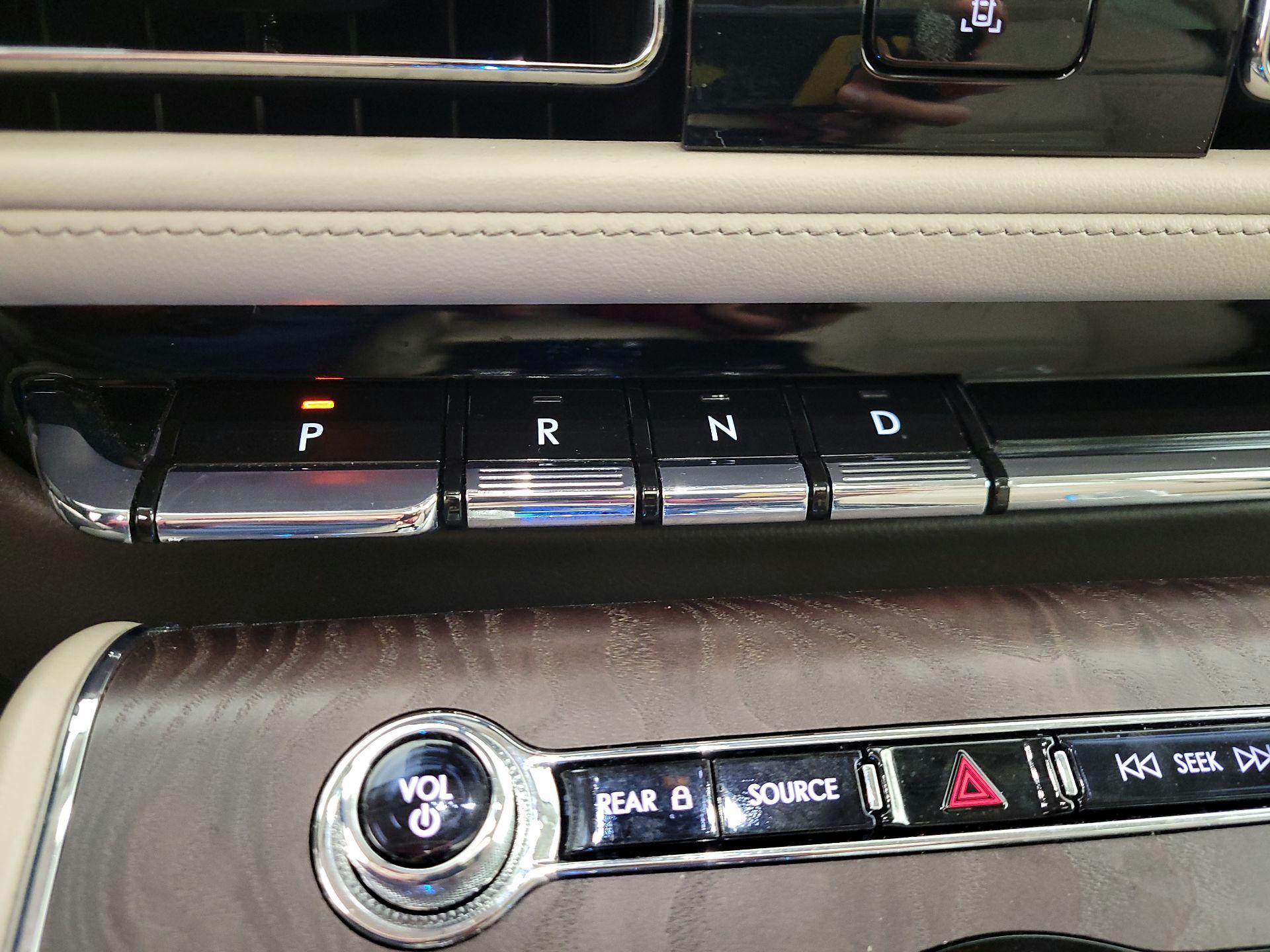 Thumbnail: 2021 Lincoln Aviator - 18