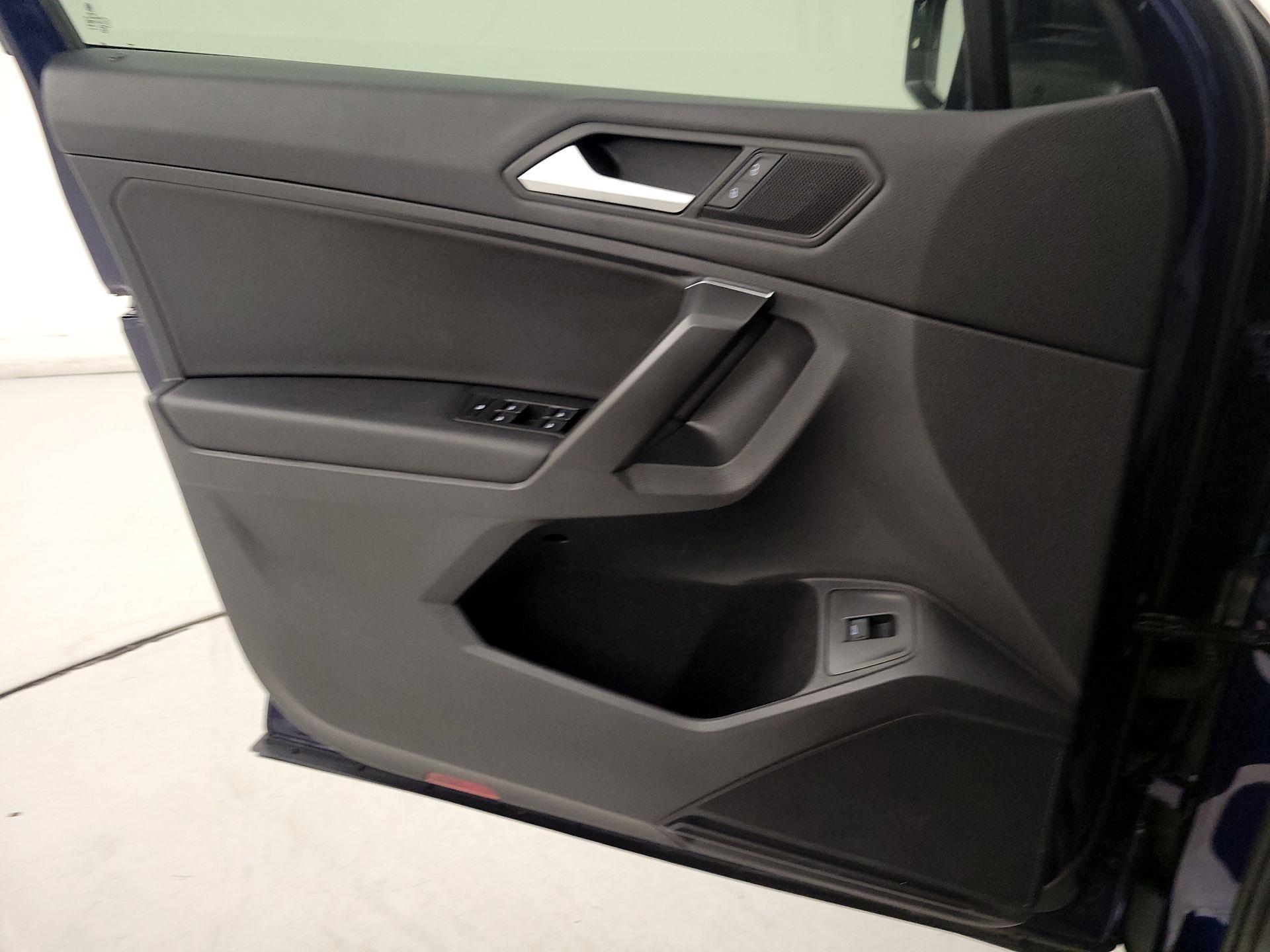 Thumbnail: 2021 Volkswagen Tiguan - 12