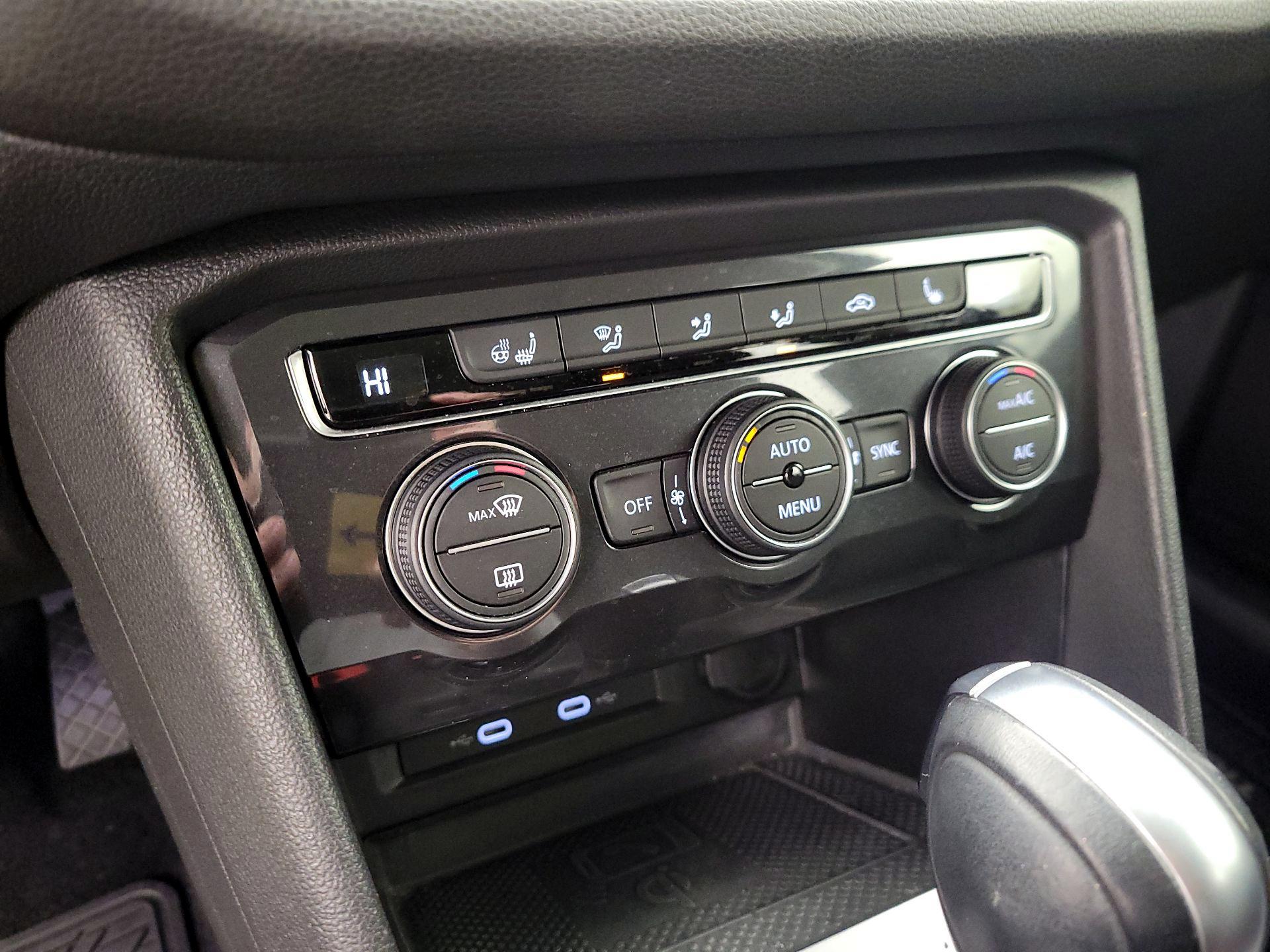 Thumbnail: 2021 Volkswagen Tiguan - 16