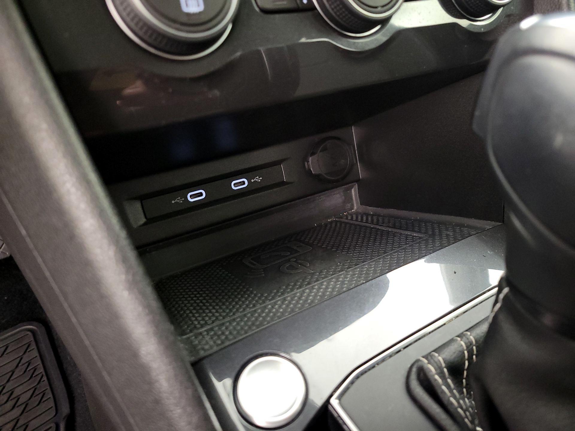 Thumbnail: 2021 Volkswagen Tiguan - 18