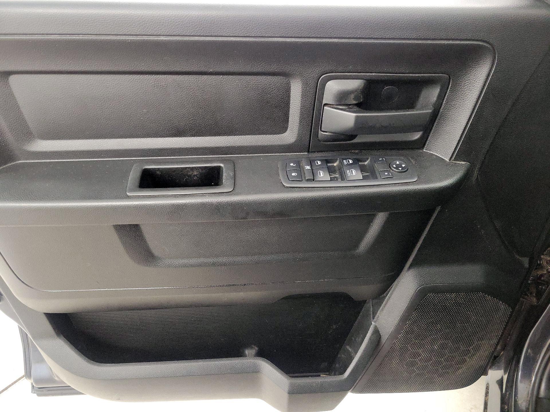 Thumbnail: 2019 RAM 1500 Classic - 12