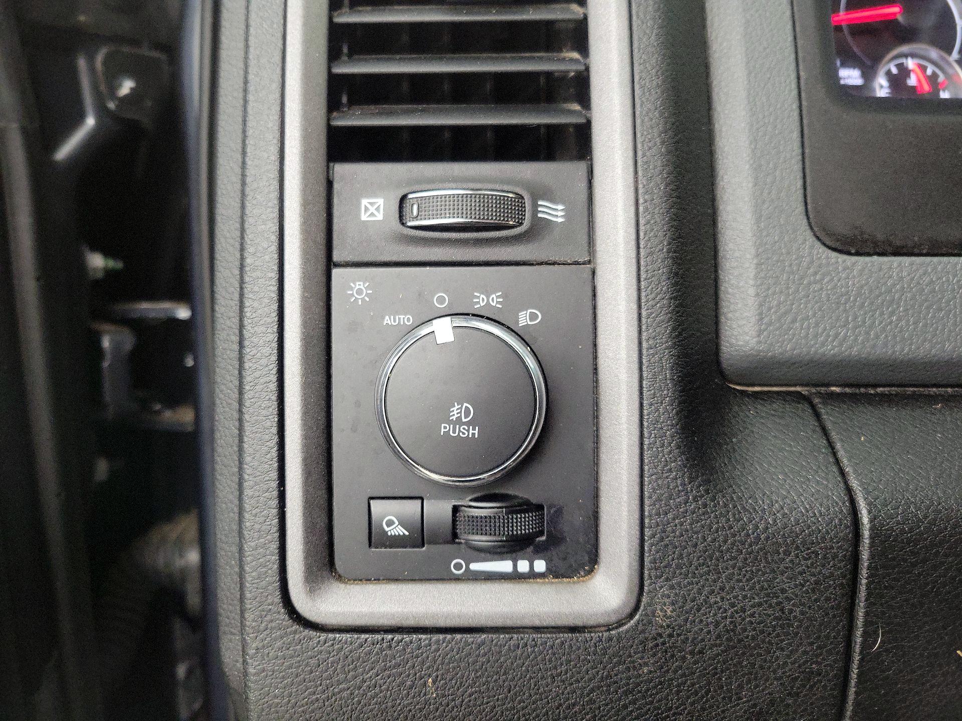 Thumbnail: 2019 RAM 1500 Classic - 13