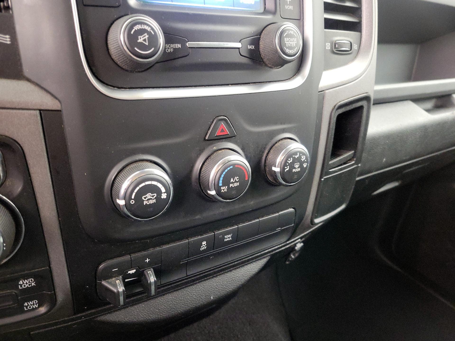 Thumbnail: 2019 RAM 1500 Classic - 16