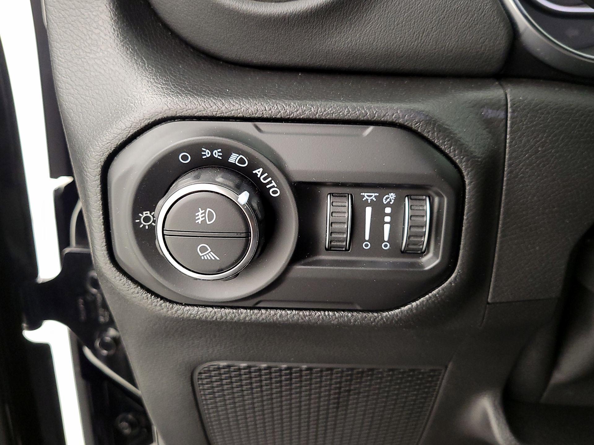 Thumbnail: 2021 Jeep Gladiator - 13