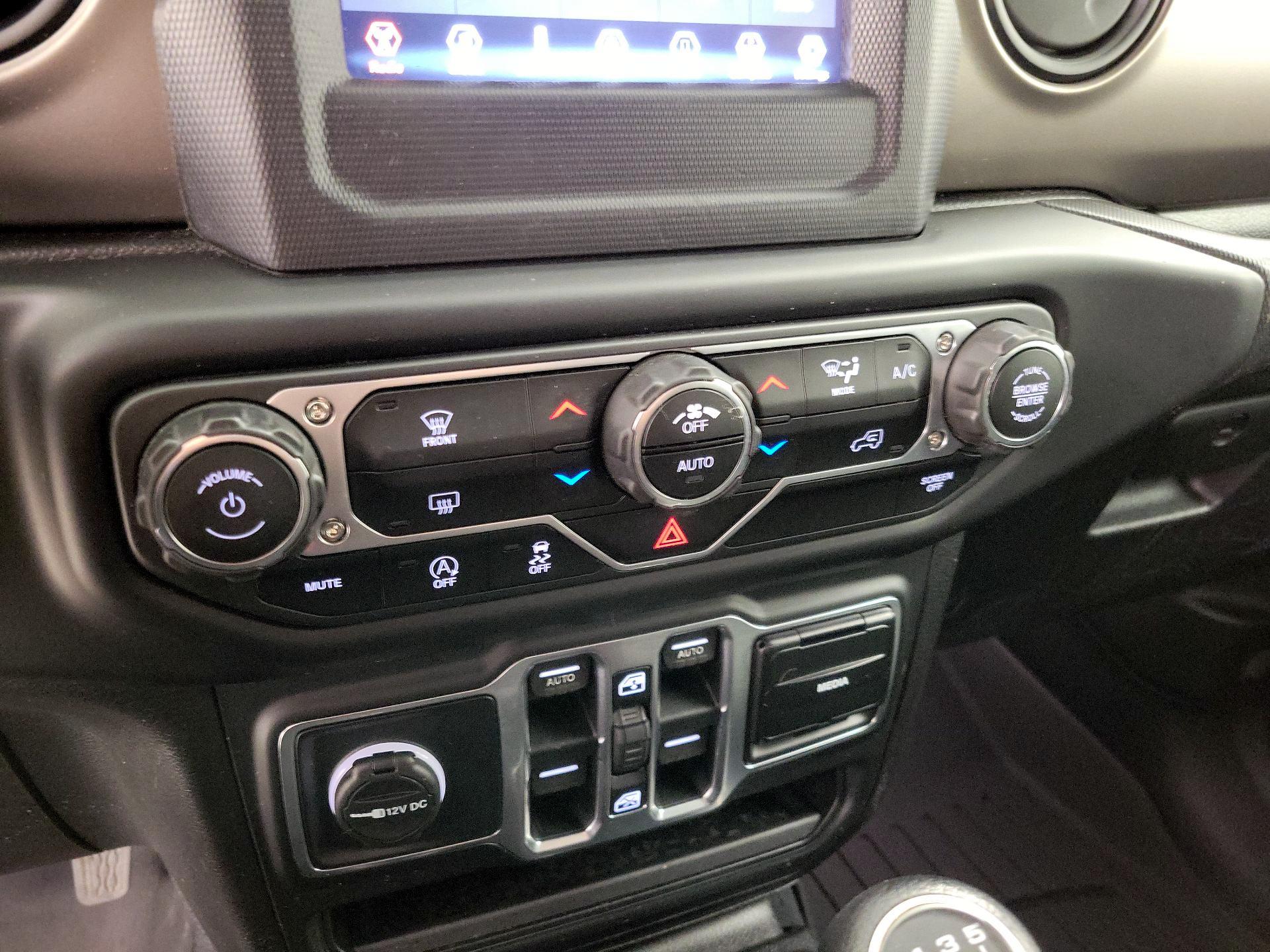 Thumbnail: 2018 Jeep Wrangler - 16