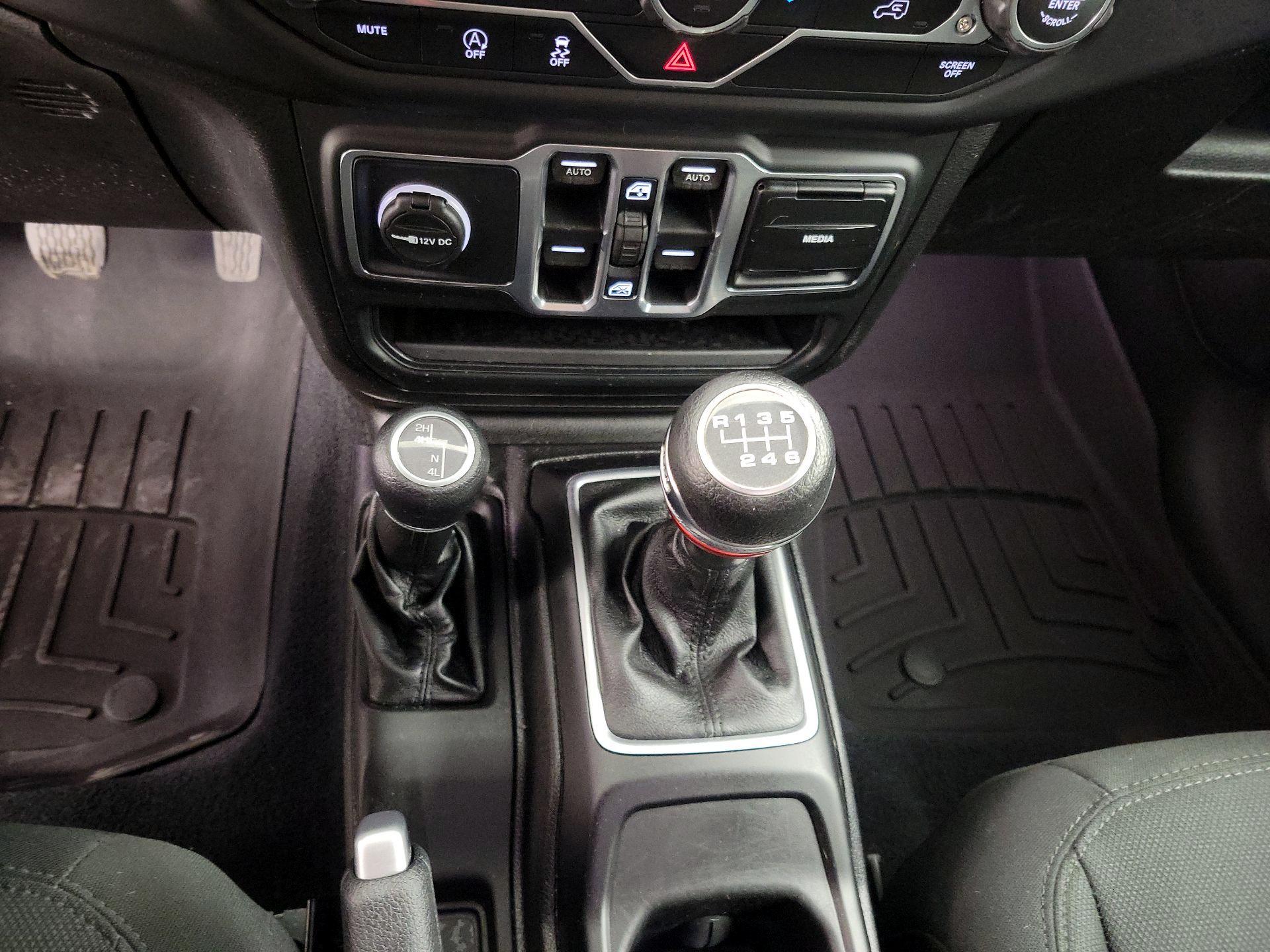 Thumbnail: 2018 Jeep Wrangler - 17