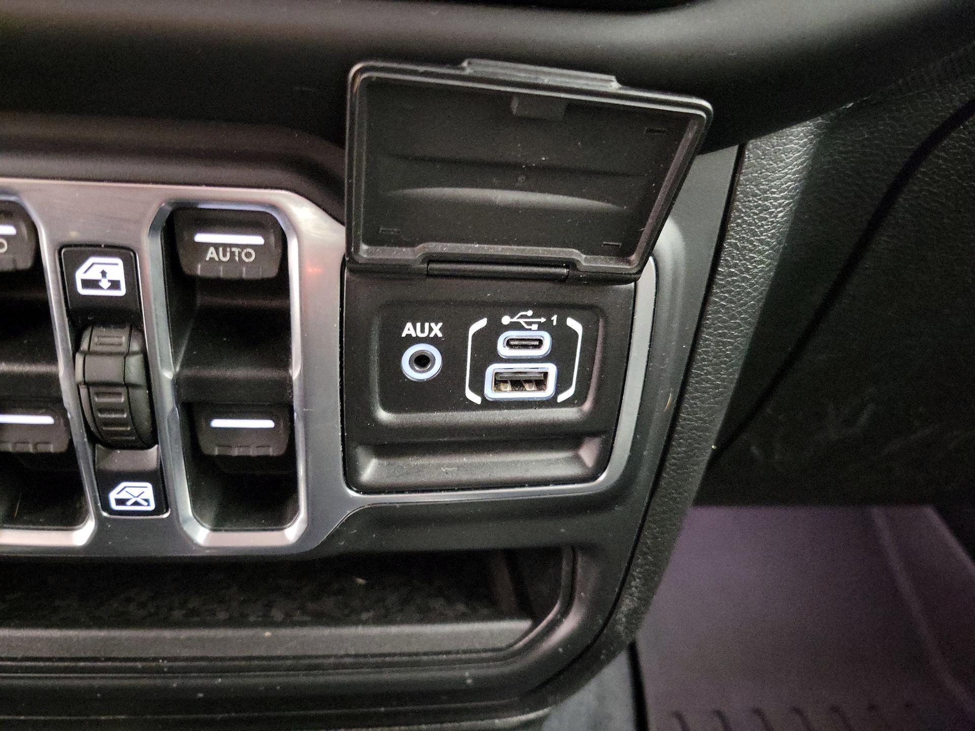 Thumbnail: 2018 Jeep Wrangler - 18