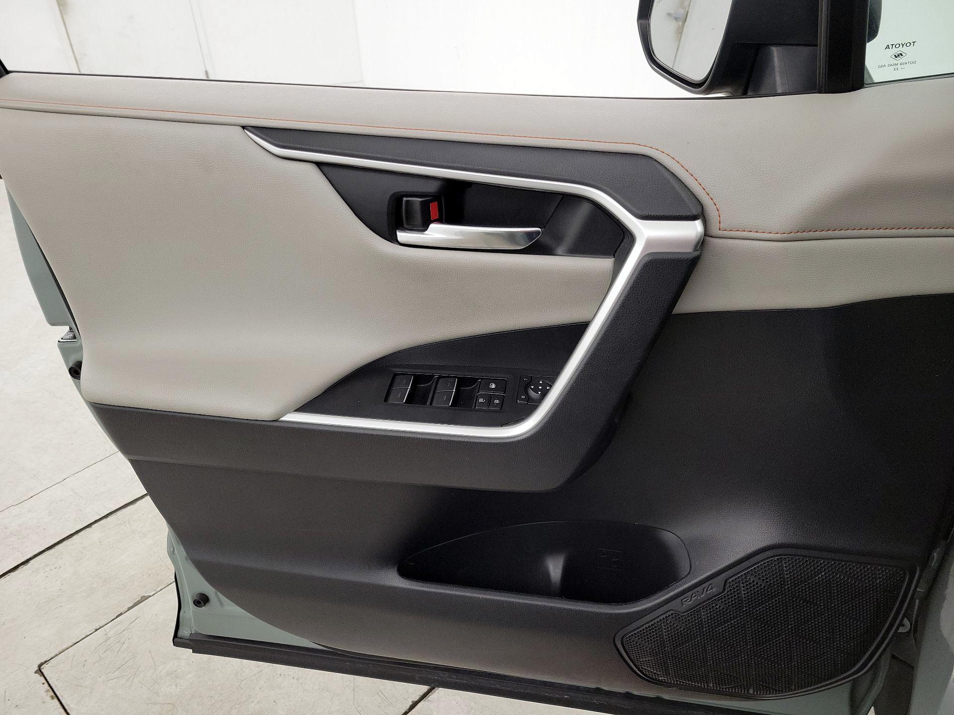 Thumbnail: 2022 Toyota RAV4 - 12