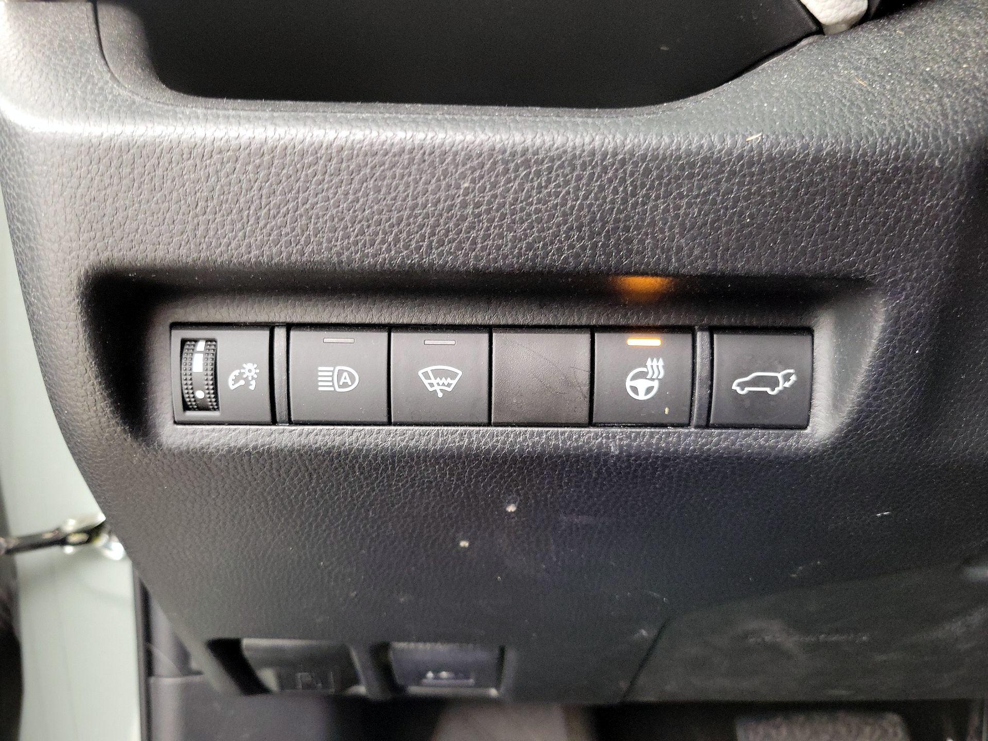 Thumbnail: 2022 Toyota RAV4 - 13