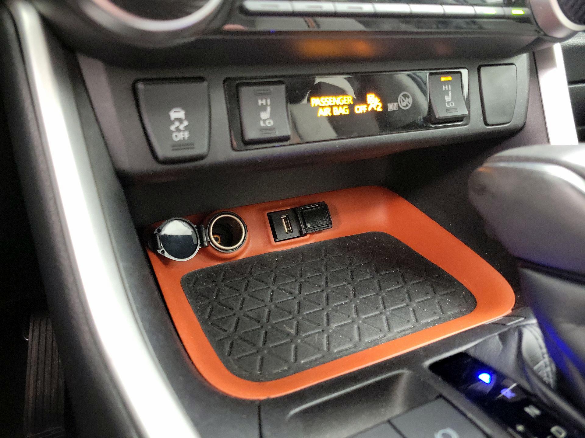 Thumbnail: 2022 Toyota RAV4 - 18