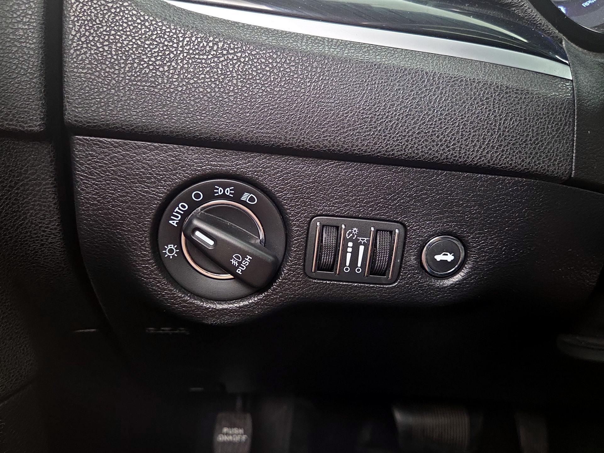 Thumbnail: 2019 Chrysler 300 - 13