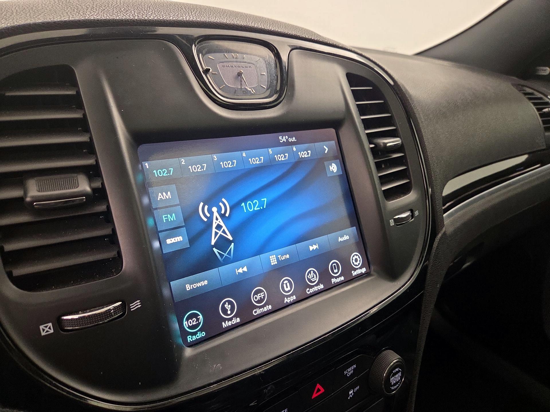 Thumbnail: 2019 Chrysler 300 - 15