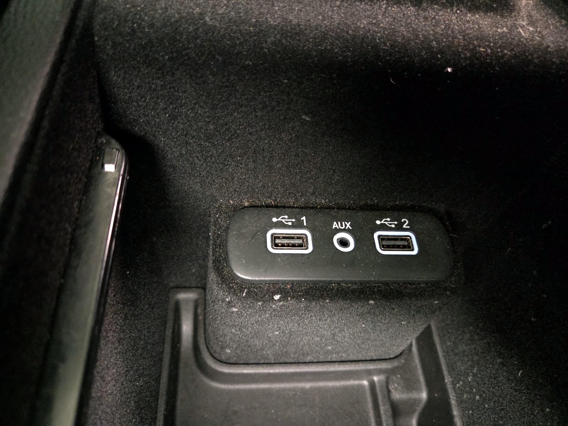 Thumbnail: 2019 Chrysler 300 - 18