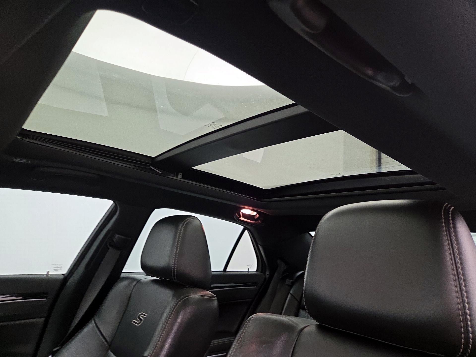 Thumbnail: 2019 Chrysler 300 - 19