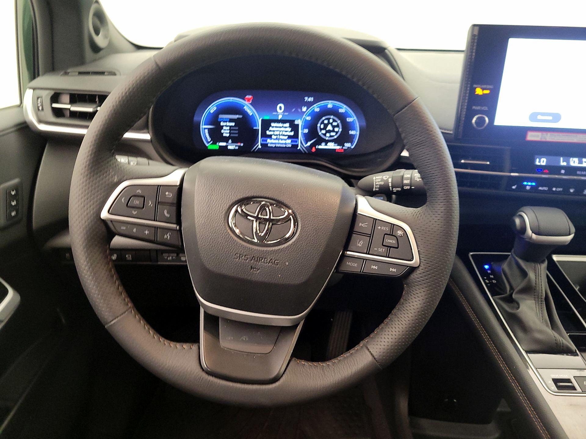 Thumbnail: 2025 Toyota Sienna - 10