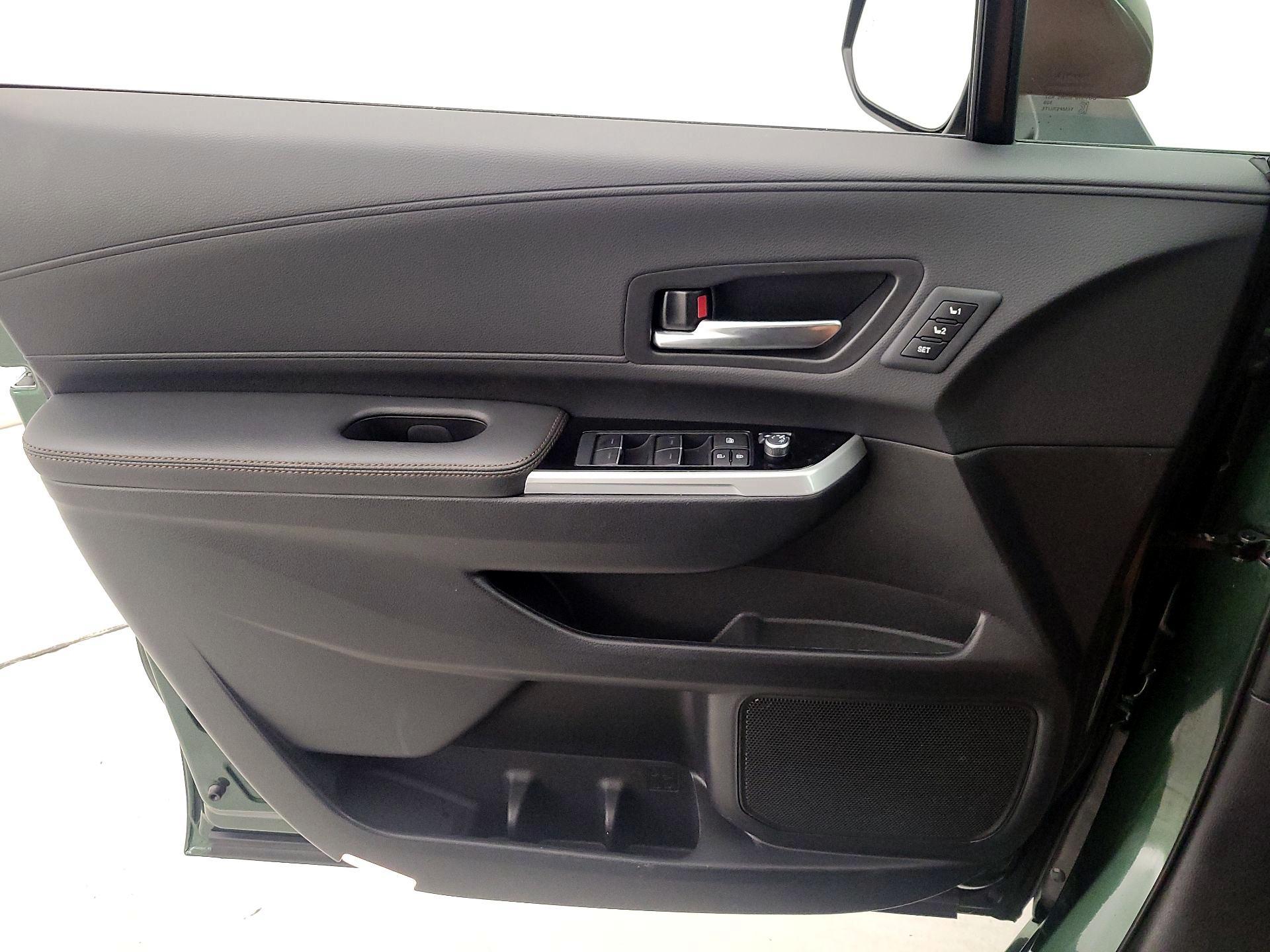 Thumbnail: 2025 Toyota Sienna - 12